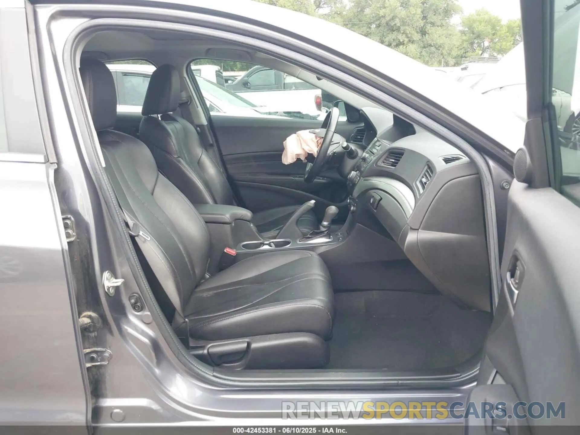 5 Photograph of a damaged car 19UDE2F35KA005287 ACURA ILX 2019