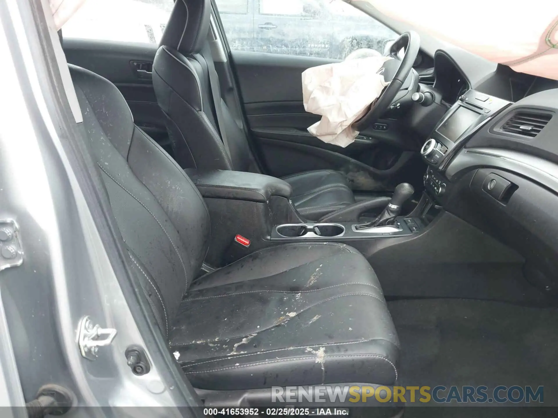 5 Photograph of a damaged car 19UDE2F70LA005511 ACURA ILX 2020
