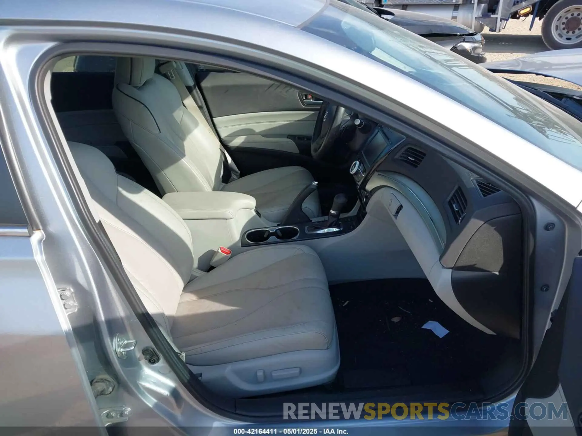 5 Photograph of a damaged car 19UDE2F7XLA010943 ACURA ILX 2020