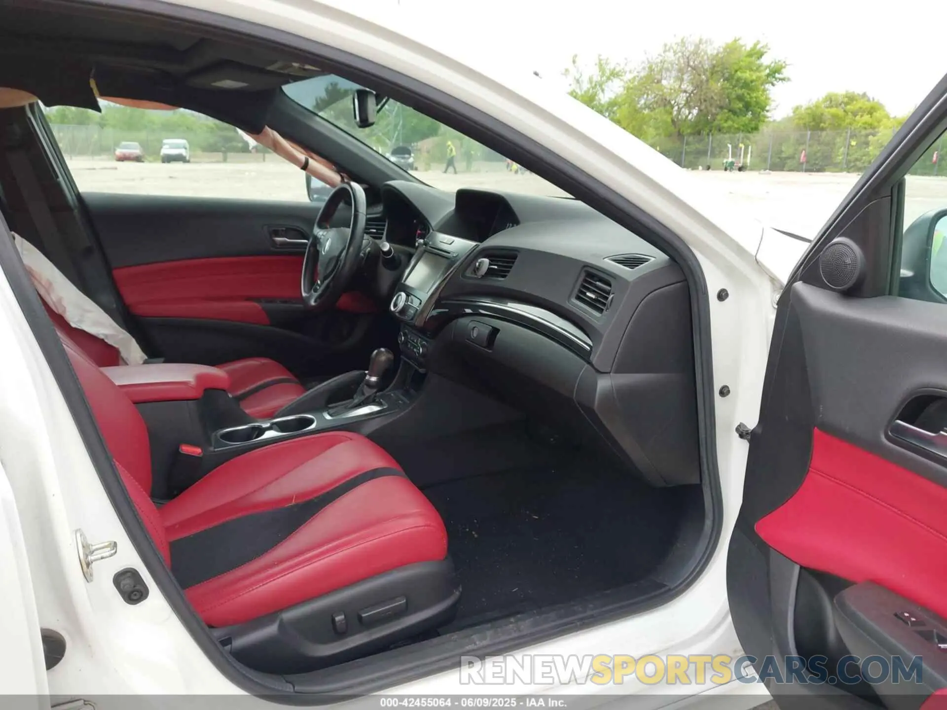 5 Photograph of a damaged car 19UDE2F8XLA002706 ACURA ILX 2020