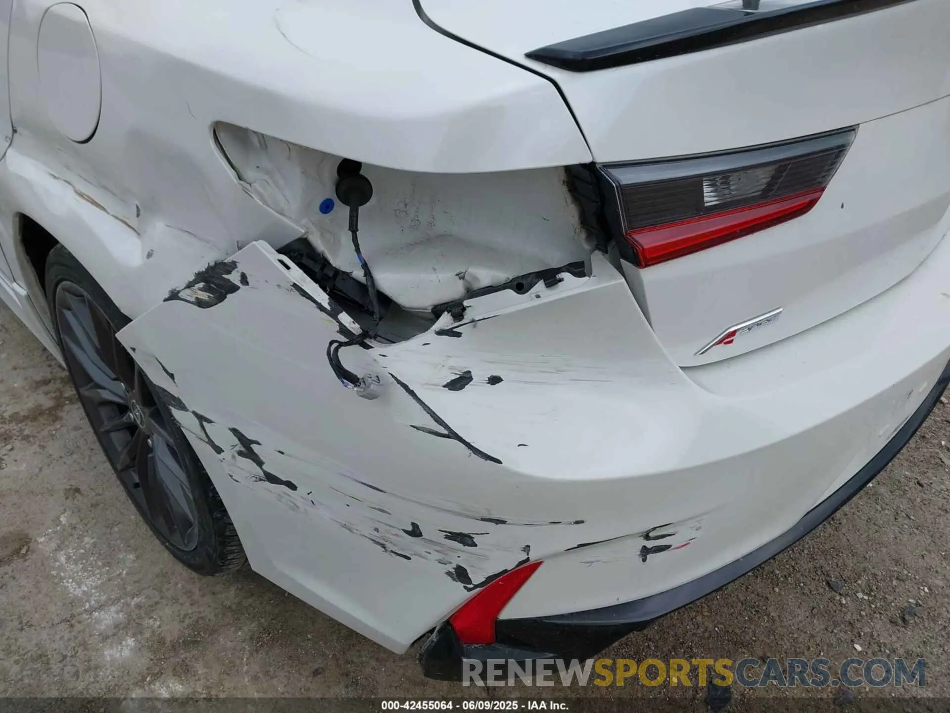 6 Photograph of a damaged car 19UDE2F8XLA002706 ACURA ILX 2020