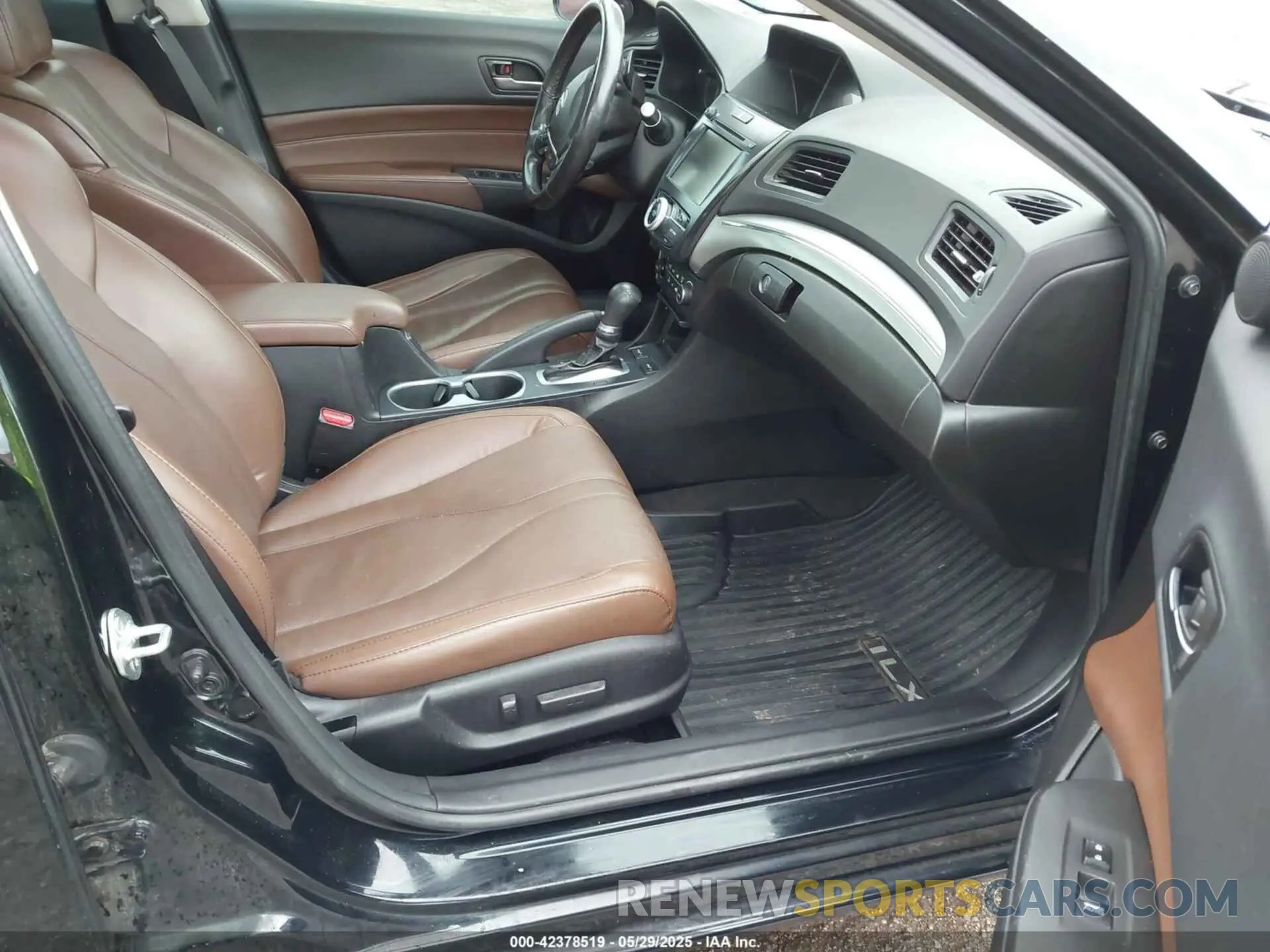 5 Photograph of a damaged car 19UDE2F74MA002189 ACURA ILX 2021