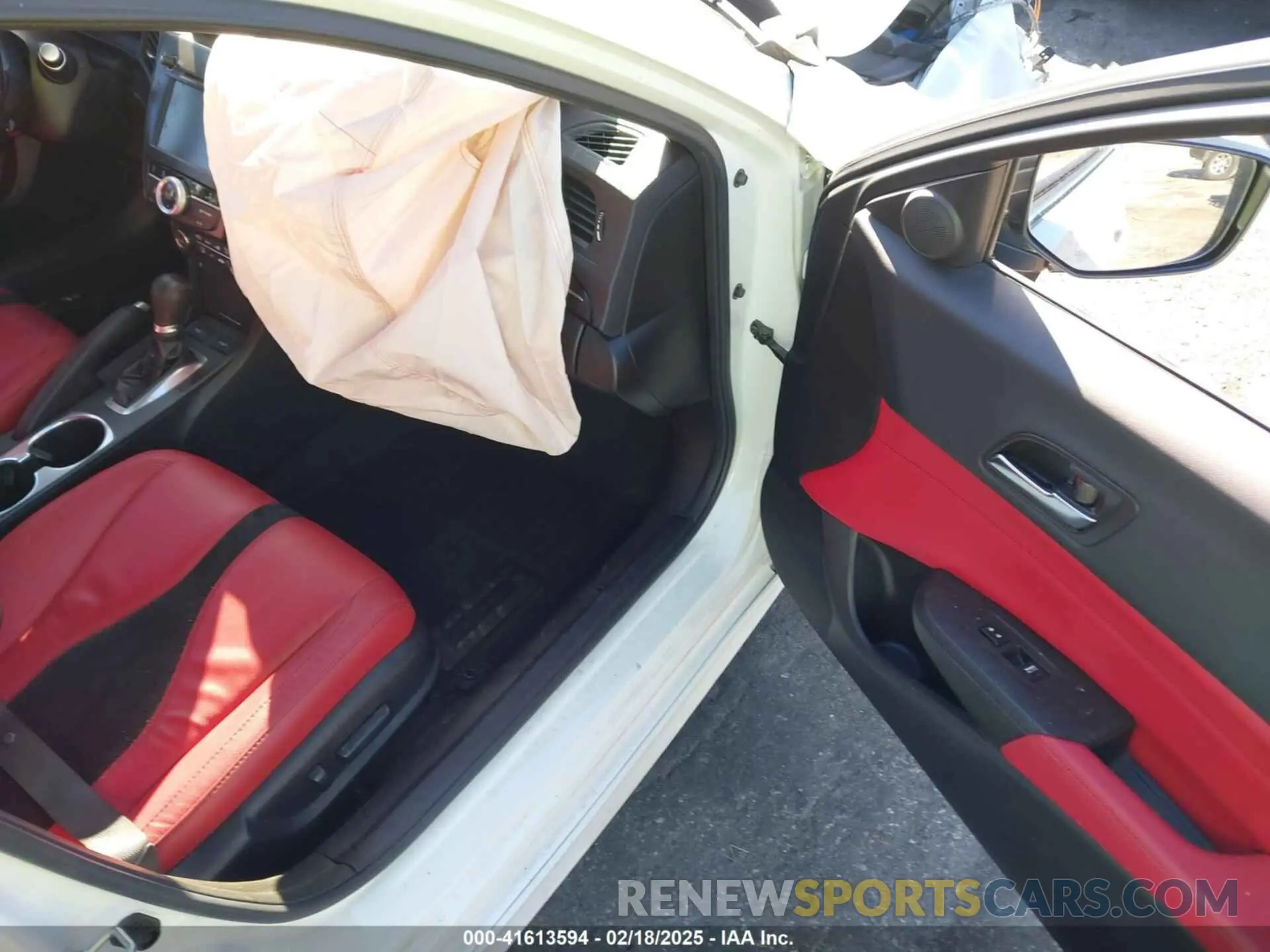 5 Photograph of a damaged car 19UDE2F8XMA005560 ACURA ILX 2021