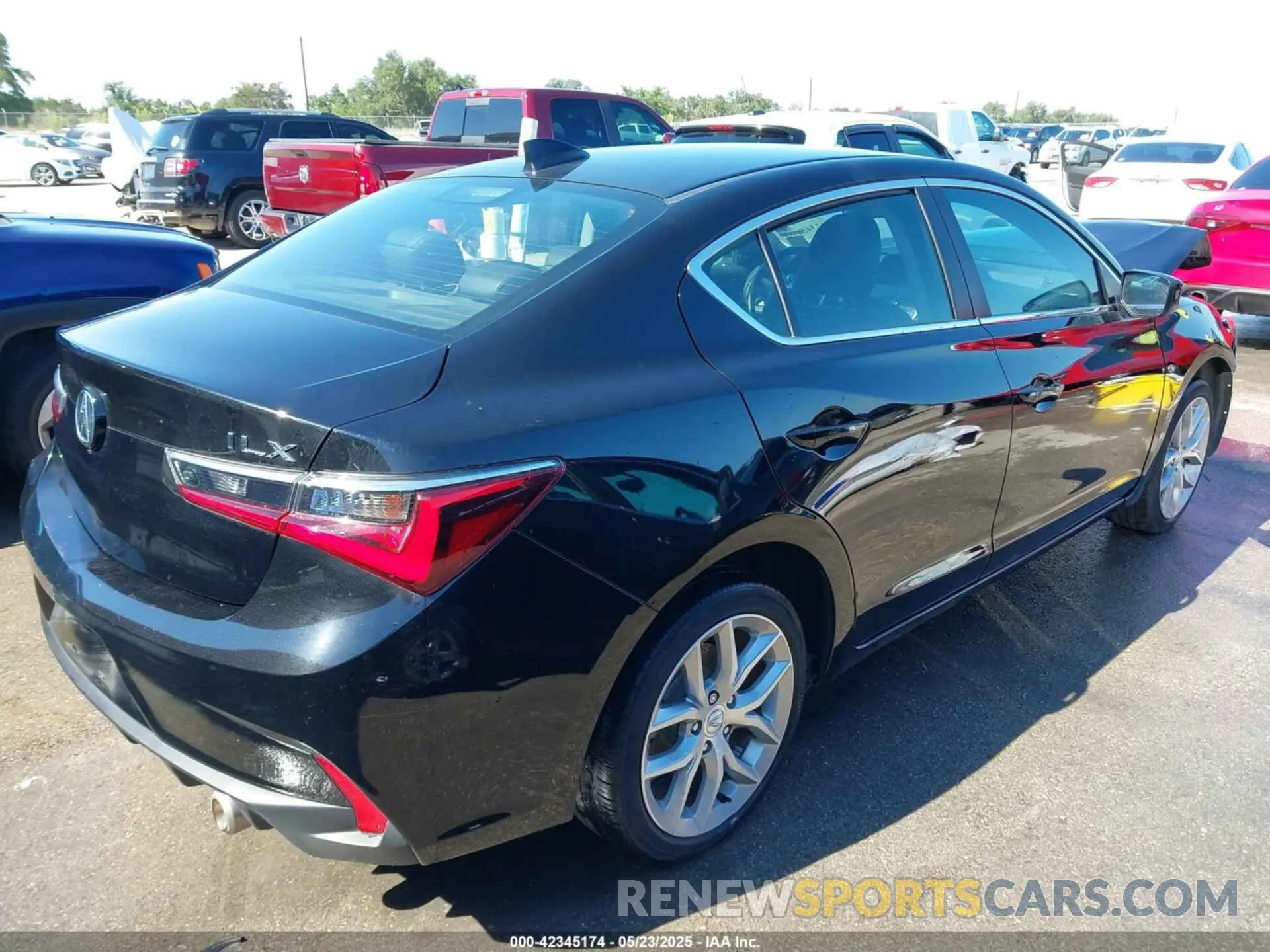 4 Photograph of a damaged car 19UDE2F38NA004932 ACURA ILX 2022