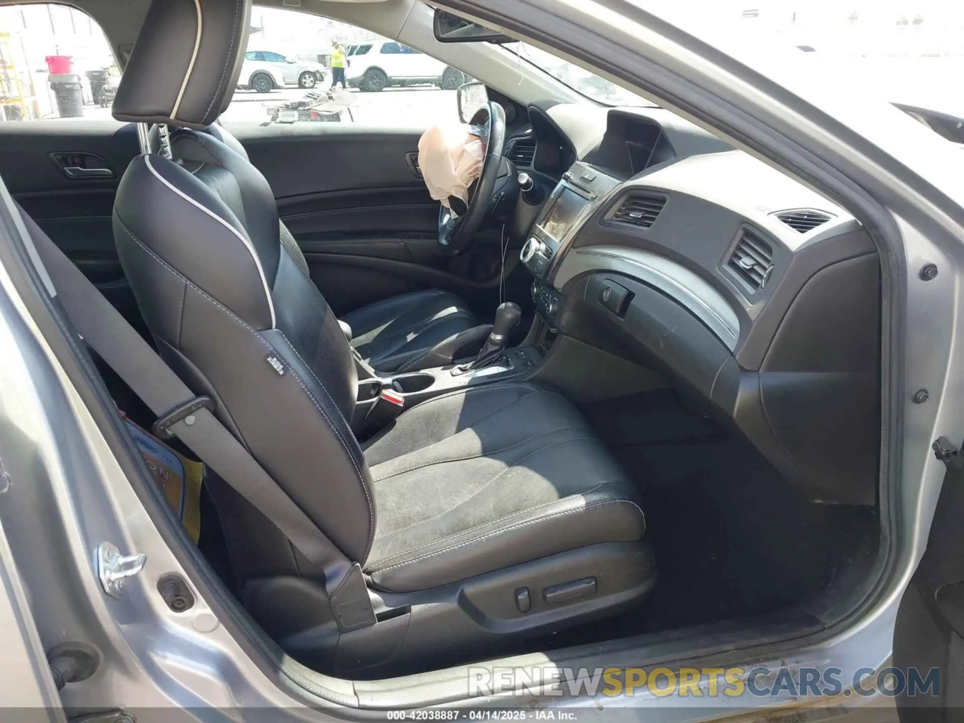 5 Photograph of a damaged car 19UDE2F71NA000854 ACURA ILX 2022