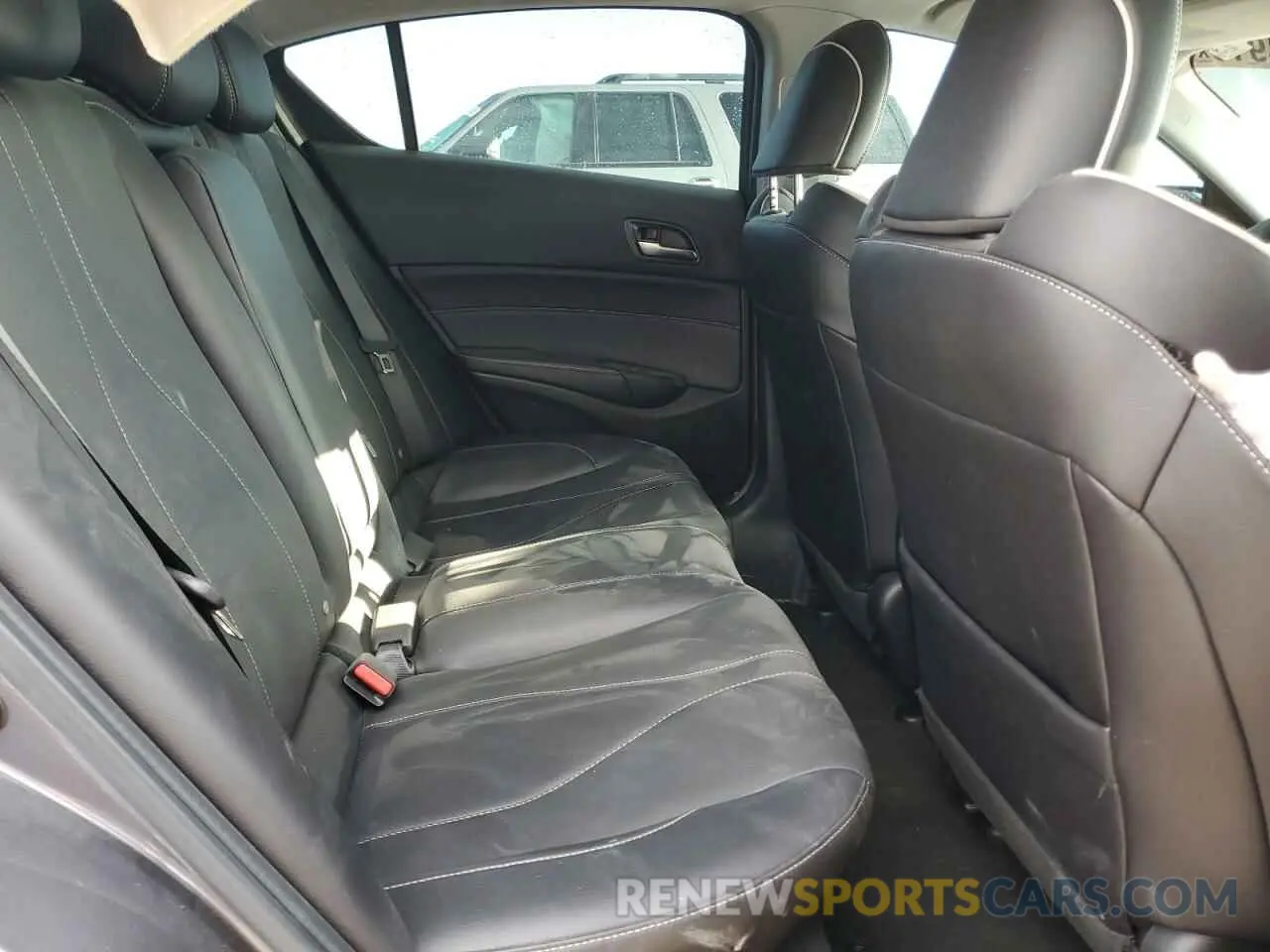10 Photograph of a damaged car 19UDE2F75NA000811 ACURA ILX 2022