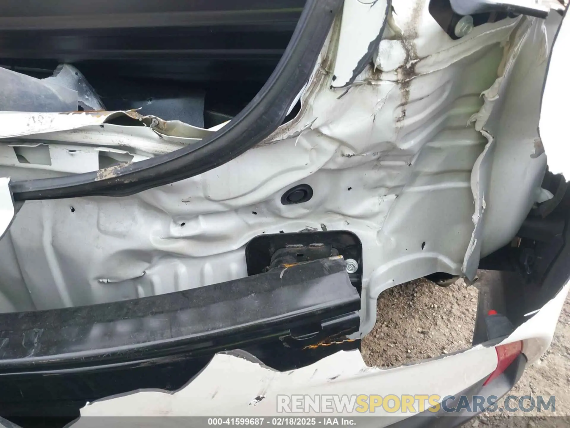 18 Photograph of a damaged car 19UDE2F76NA000154 ACURA ILX 2022