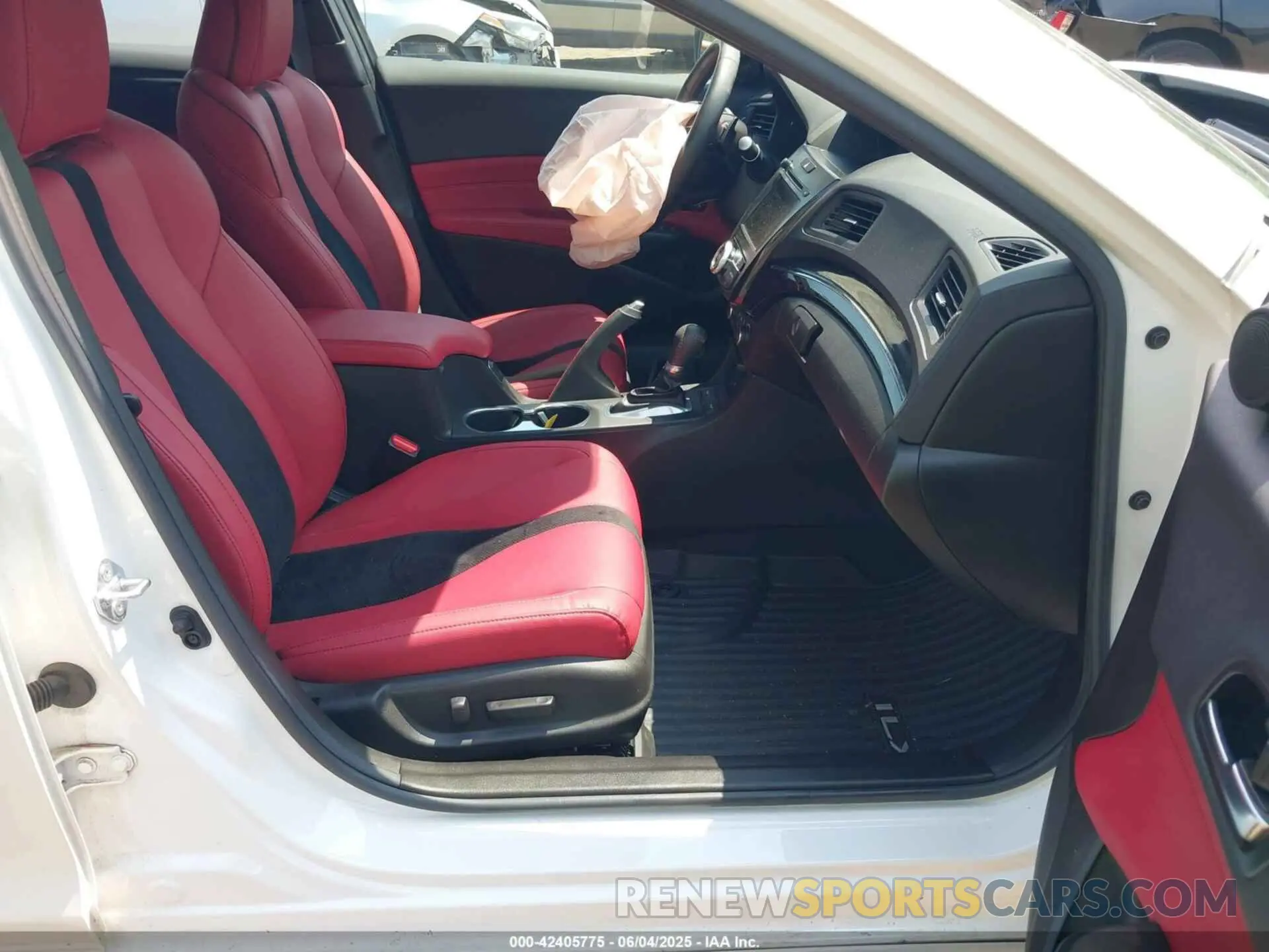 5 Photograph of a damaged car 19UDE2F85NA005421 ACURA ILX 2022