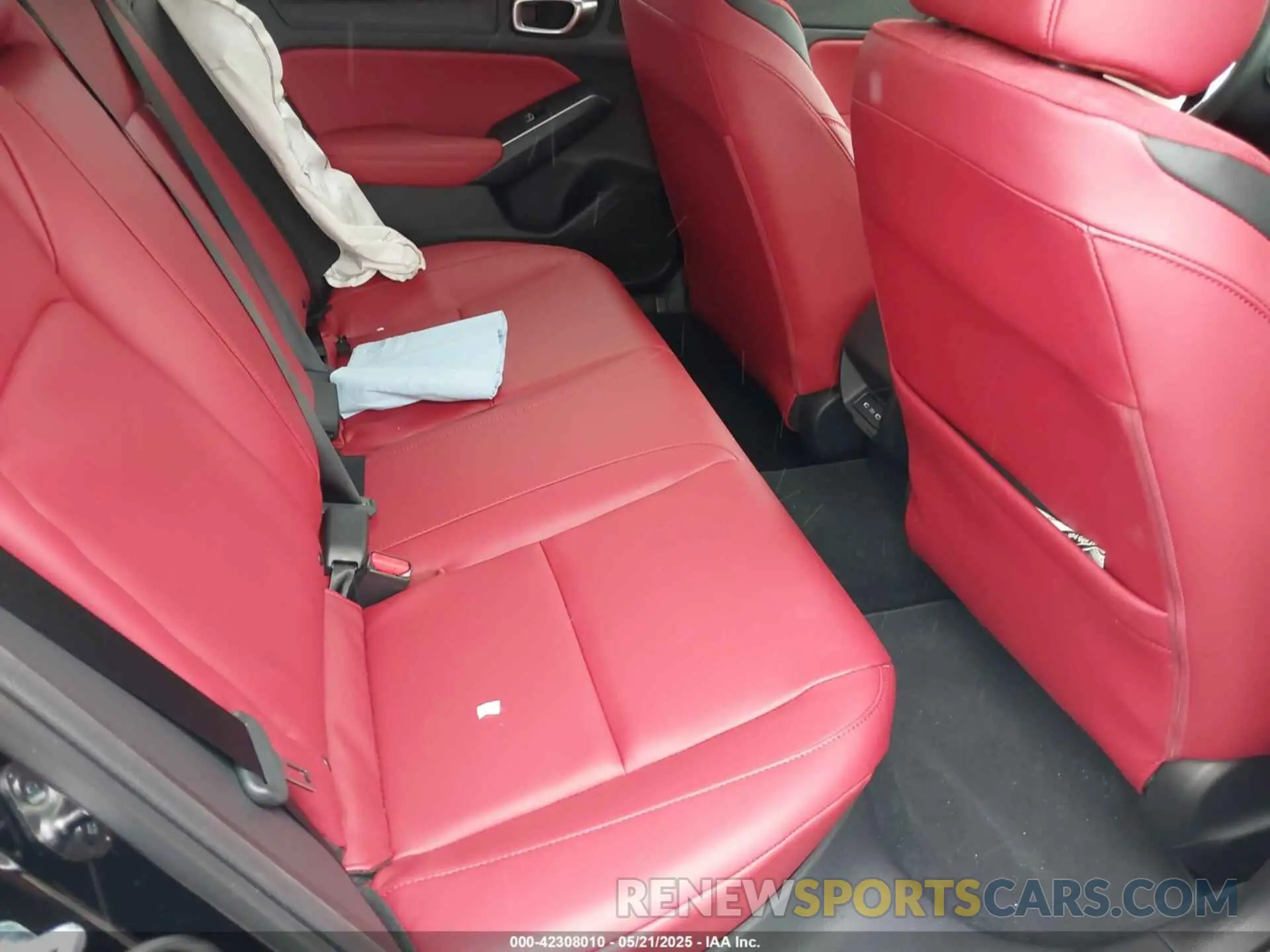 8 Photograph of a damaged car 19UDE4H60SA015938 ACURA INTEGRA 2025