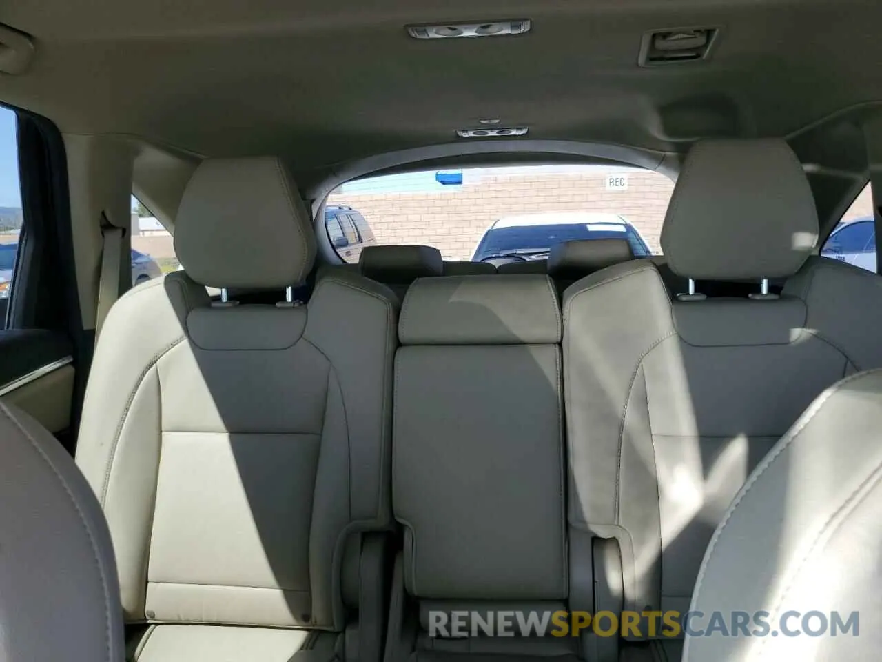 10 Photograph of a damaged car 5J8YD3H32KL009499 ACURA MDX 2019