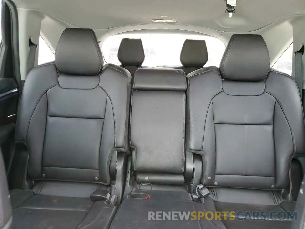 10 Photograph of a damaged car 5J8YD3H34KL008337 ACURA MDX 2019
