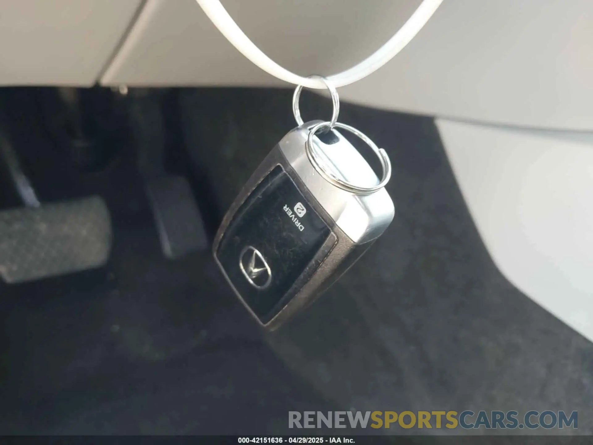 11 Photograph of a damaged car 5J8YD3H35KL008315 ACURA MDX 2019