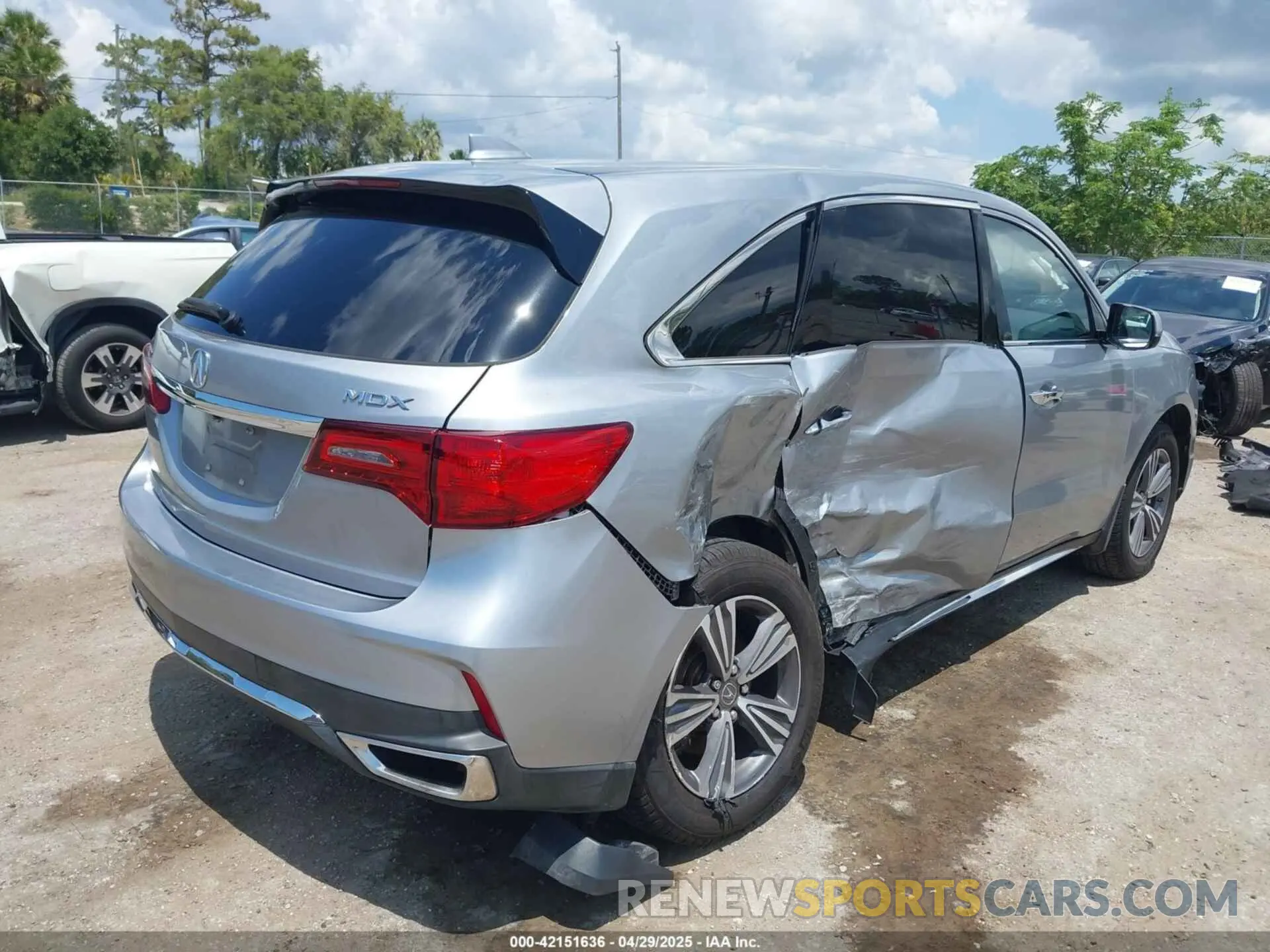 4 Photograph of a damaged car 5J8YD3H35KL008315 ACURA MDX 2019