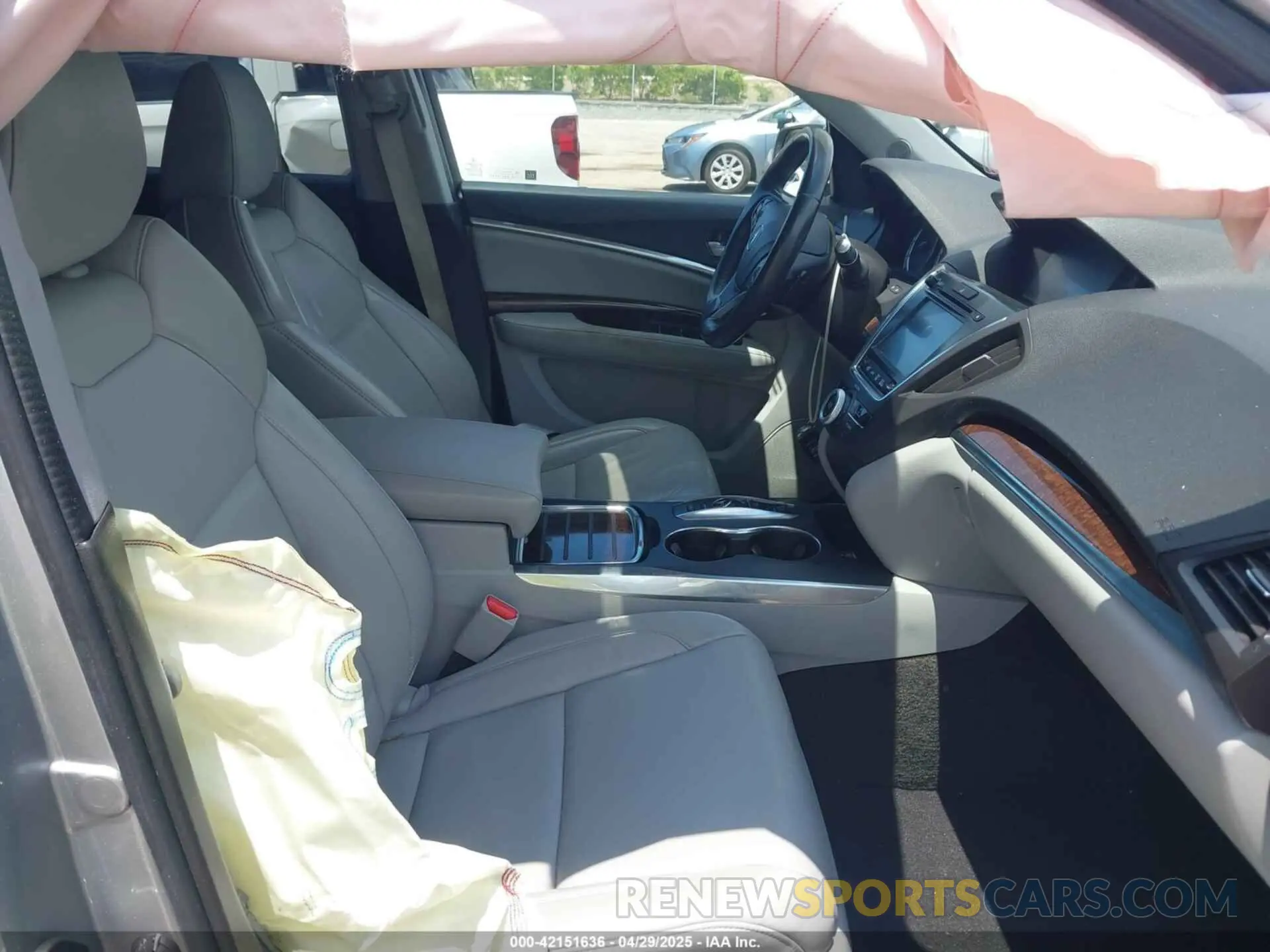 5 Photograph of a damaged car 5J8YD3H35KL008315 ACURA MDX 2019
