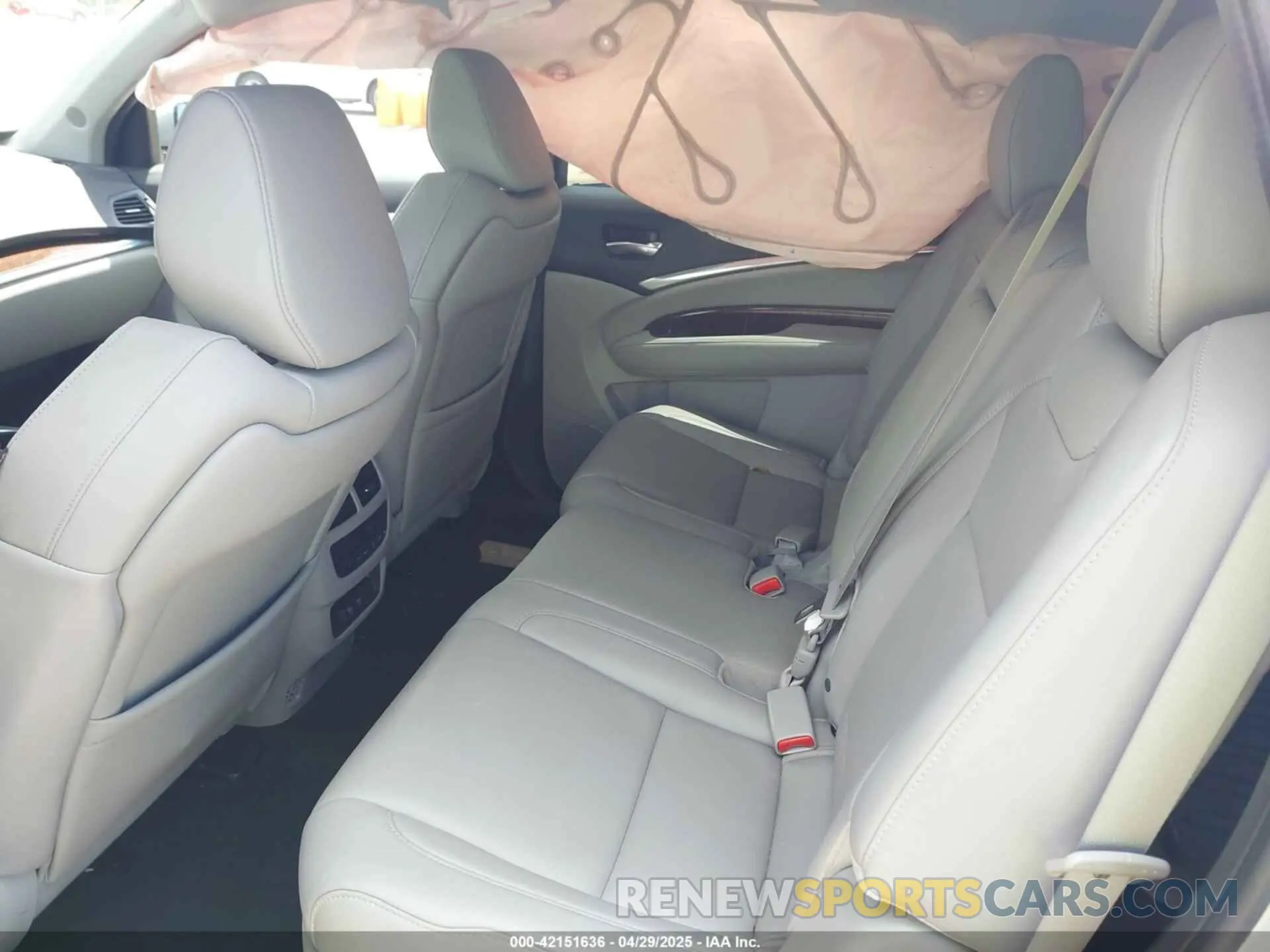 8 Photograph of a damaged car 5J8YD3H35KL008315 ACURA MDX 2019
