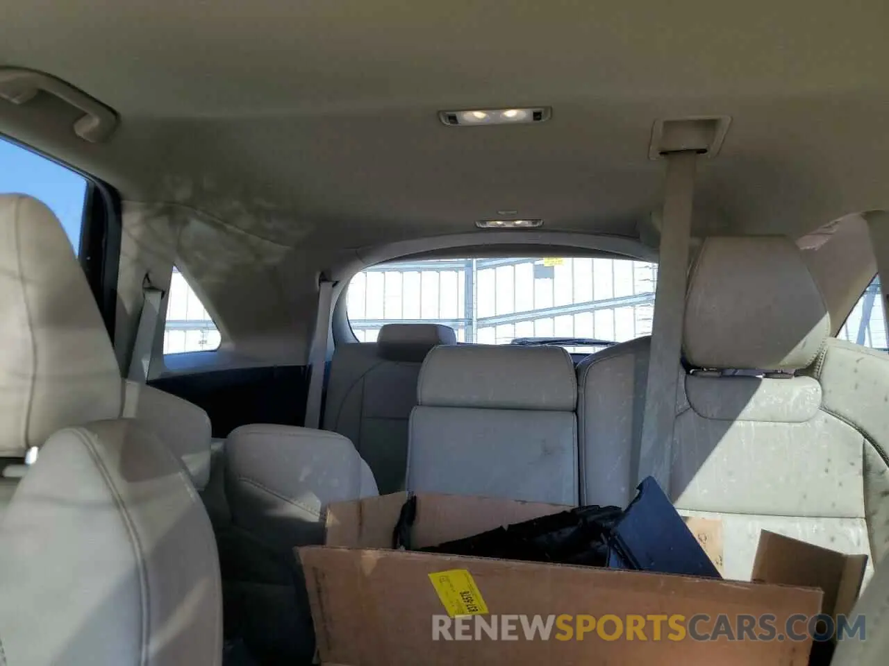 10 Photograph of a damaged car 5J8YD3H3XKL003627 ACURA MDX 2019