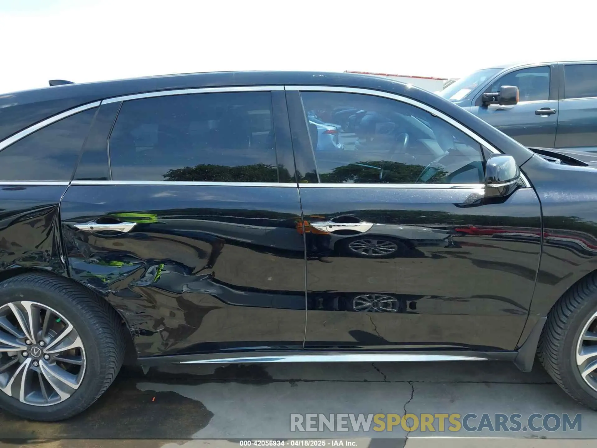14 Photograph of a damaged car 5J8YD3H51KL000634 ACURA MDX 2019