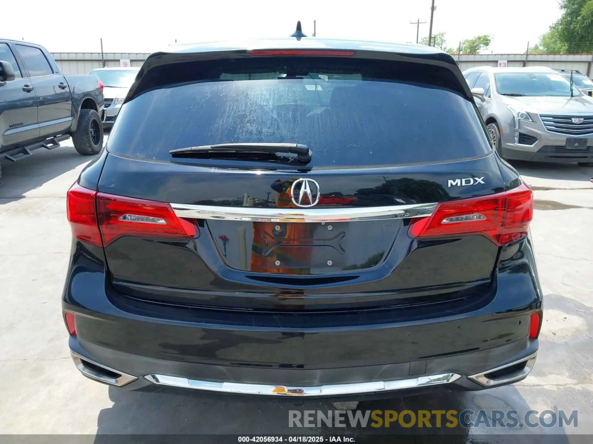 17 Photograph of a damaged car 5J8YD3H51KL000634 ACURA MDX 2019