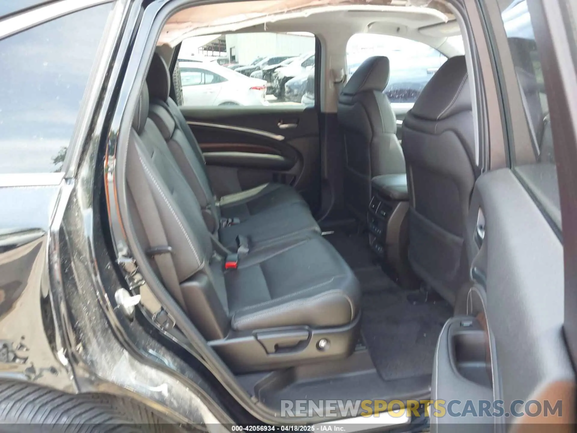 8 Photograph of a damaged car 5J8YD3H51KL000634 ACURA MDX 2019