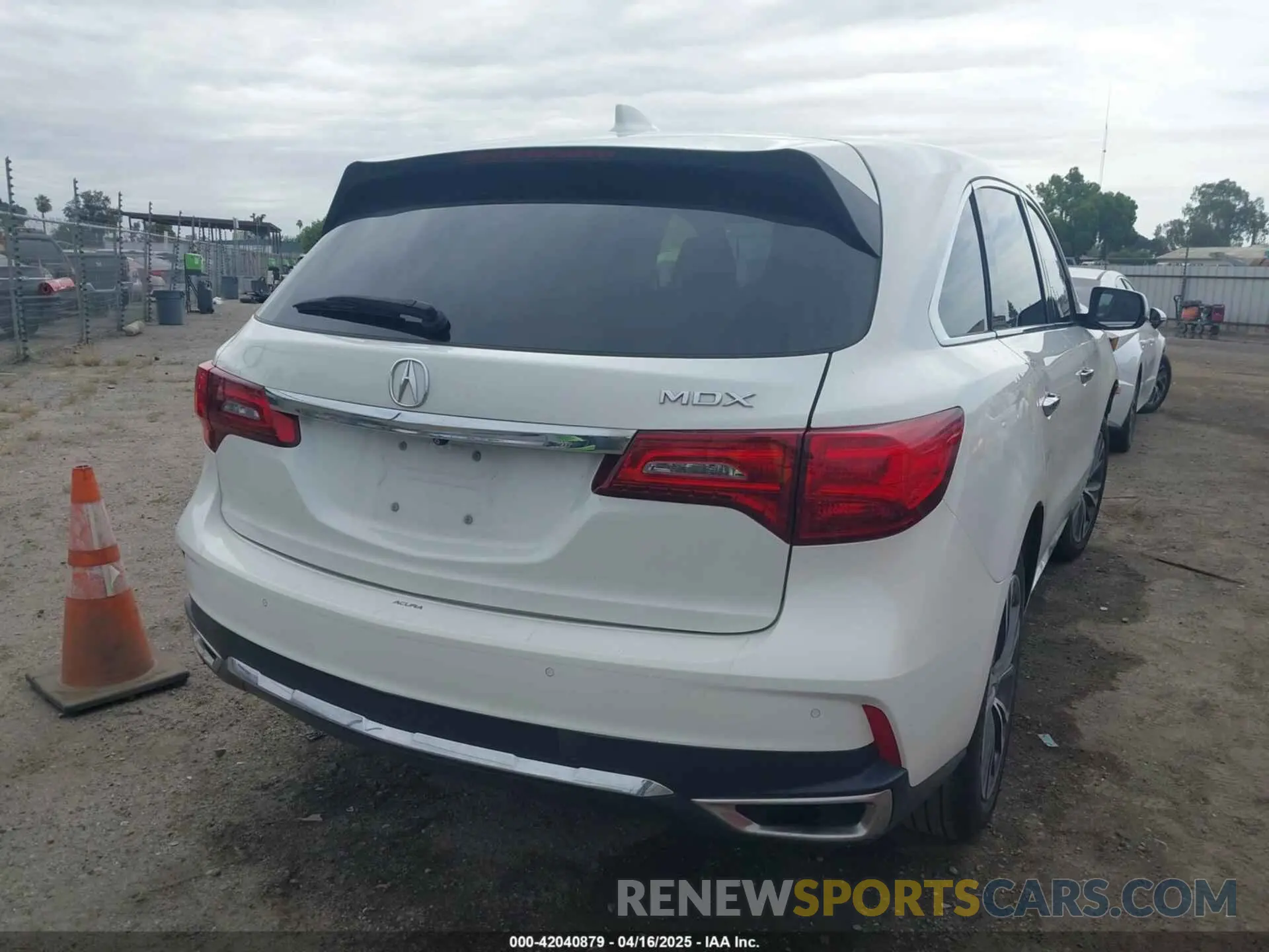 4 Photograph of a damaged car 5J8YD3H53KL003230 ACURA MDX 2019