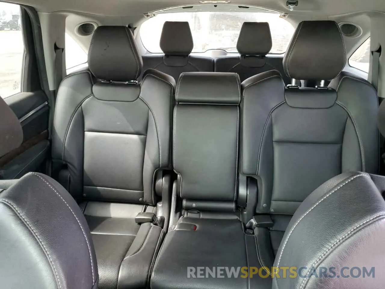 10 Photograph of a damaged car 5J8YD3H58KL007208 ACURA MDX 2019