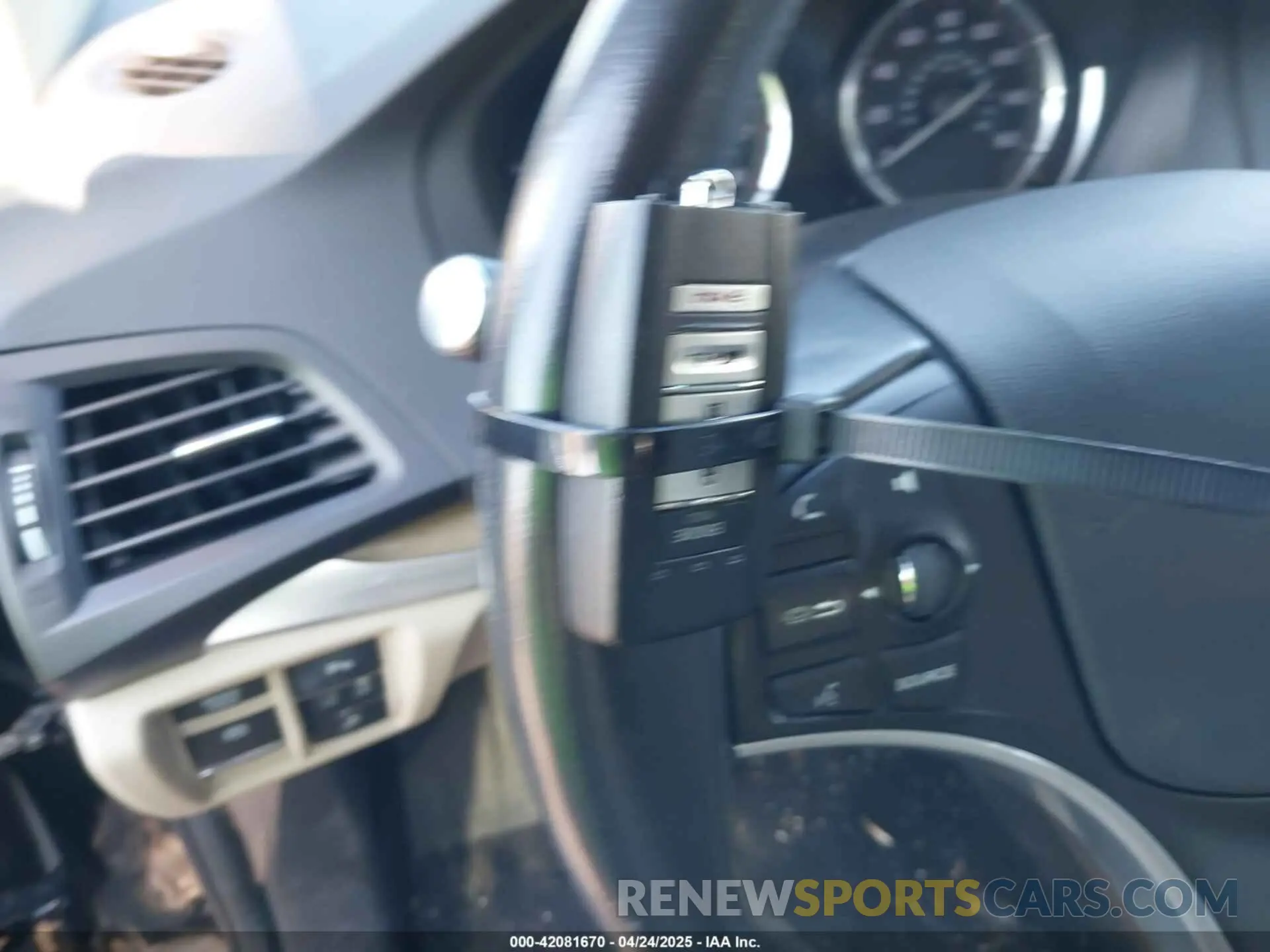 11 Photograph of a damaged car 5J8YD3H58KL012747 ACURA MDX 2019