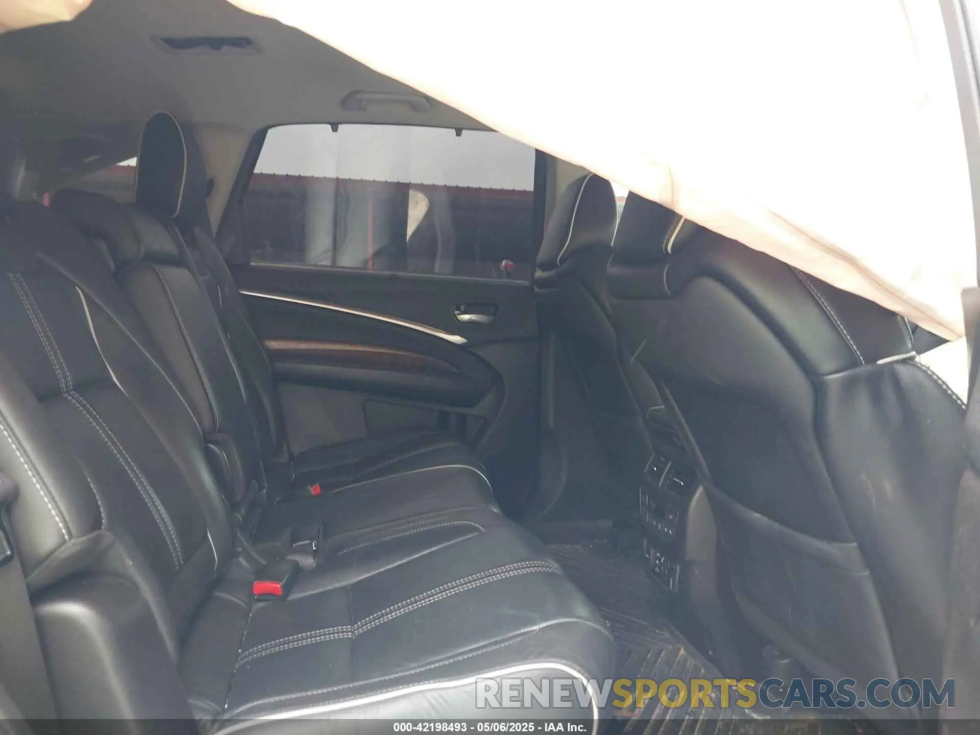8 Photograph of a damaged car 5J8YD3H93KL000475 ACURA MDX 2019