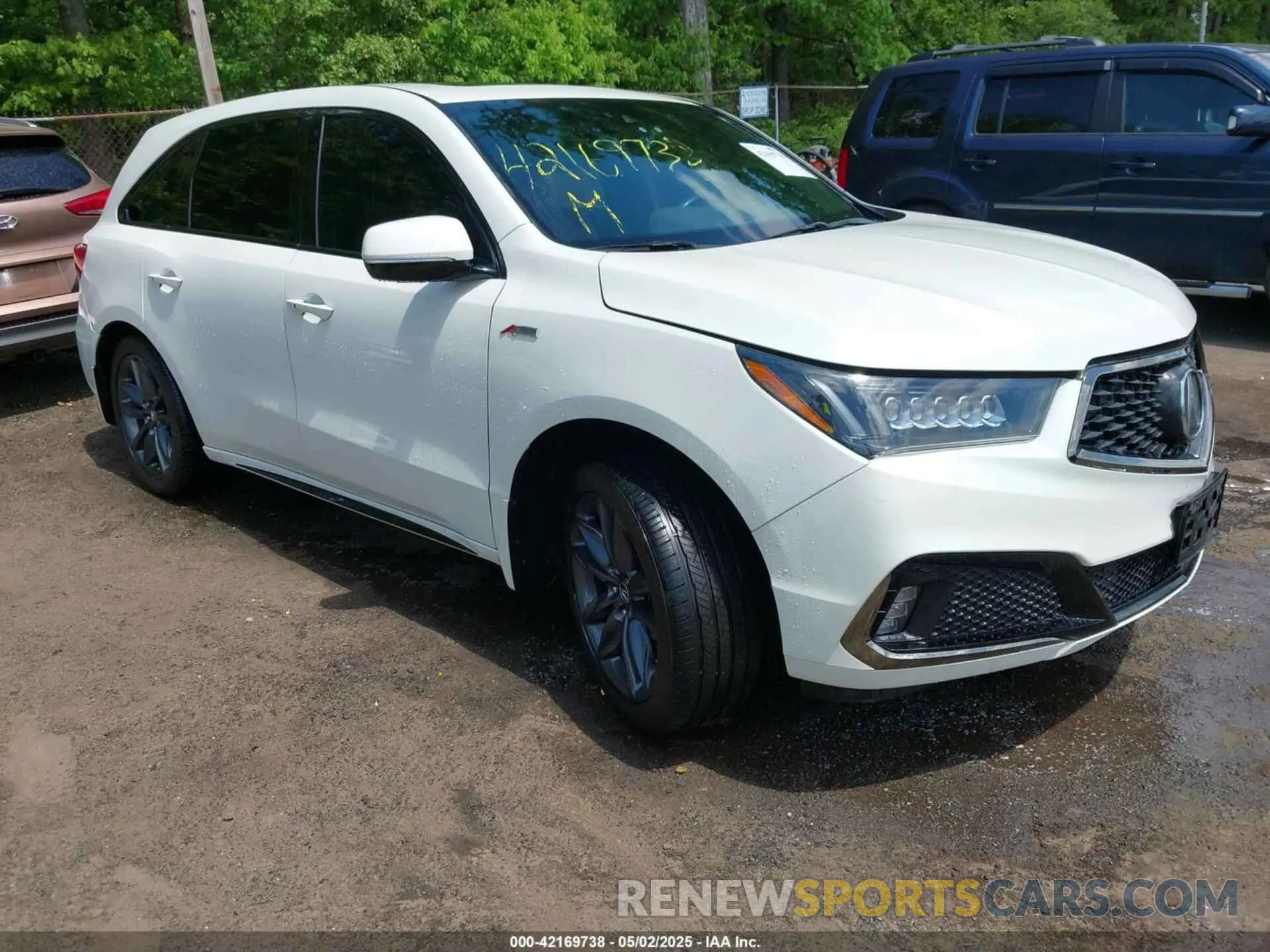 1 Photograph of a damaged car 5J8YD4H05KL014871 ACURA MDX 2019