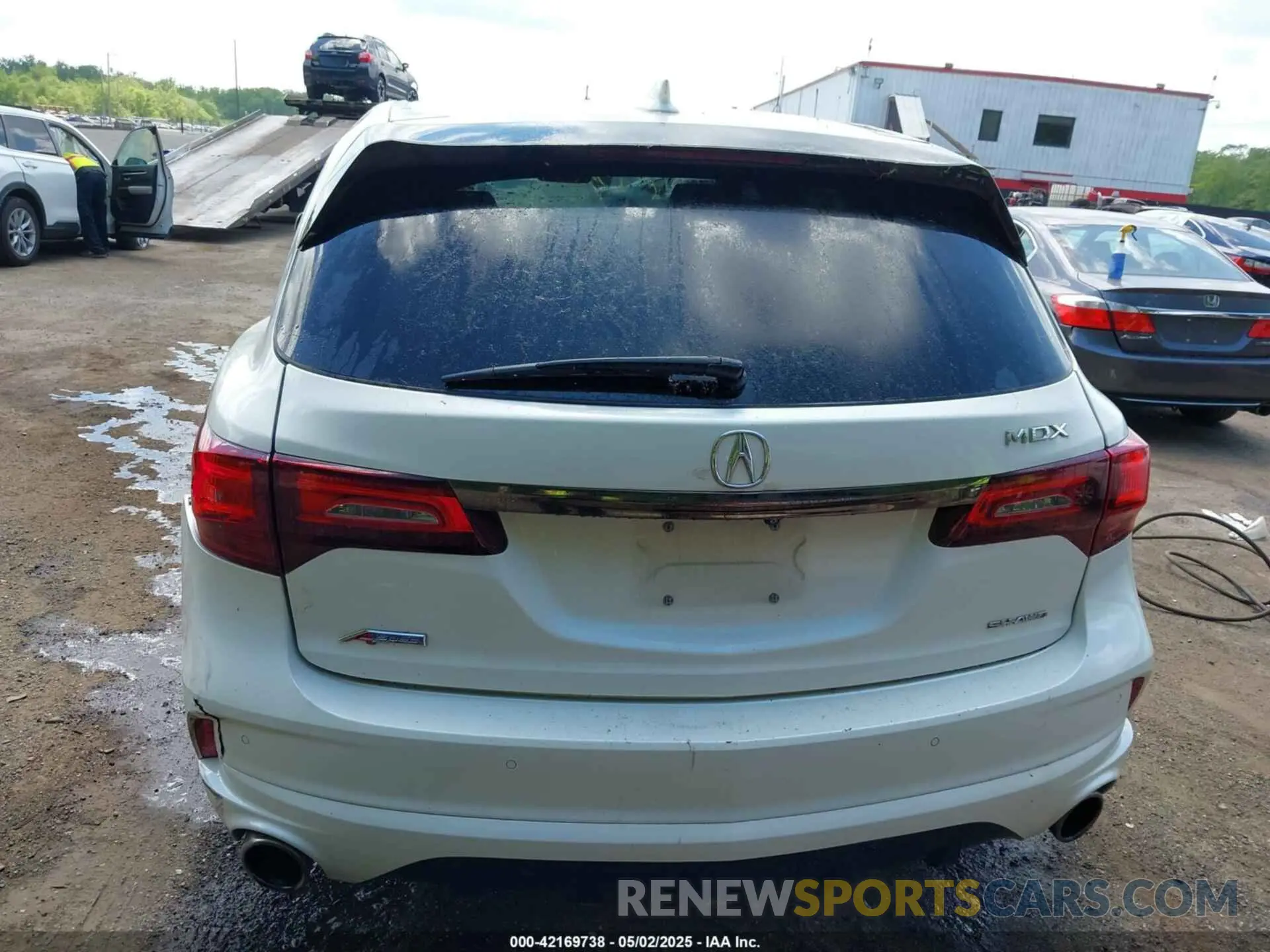 17 Photograph of a damaged car 5J8YD4H05KL014871 ACURA MDX 2019