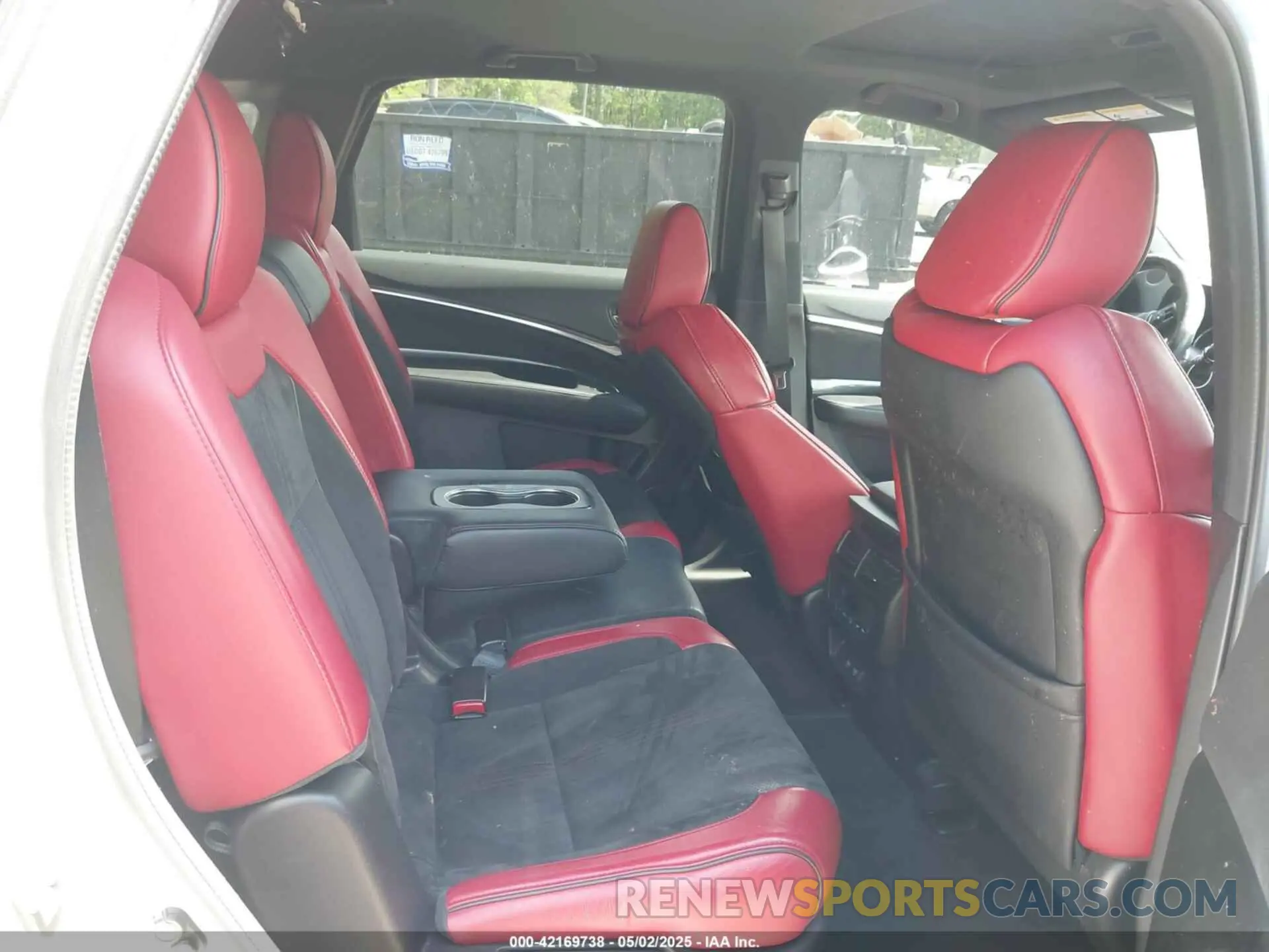 8 Photograph of a damaged car 5J8YD4H05KL014871 ACURA MDX 2019