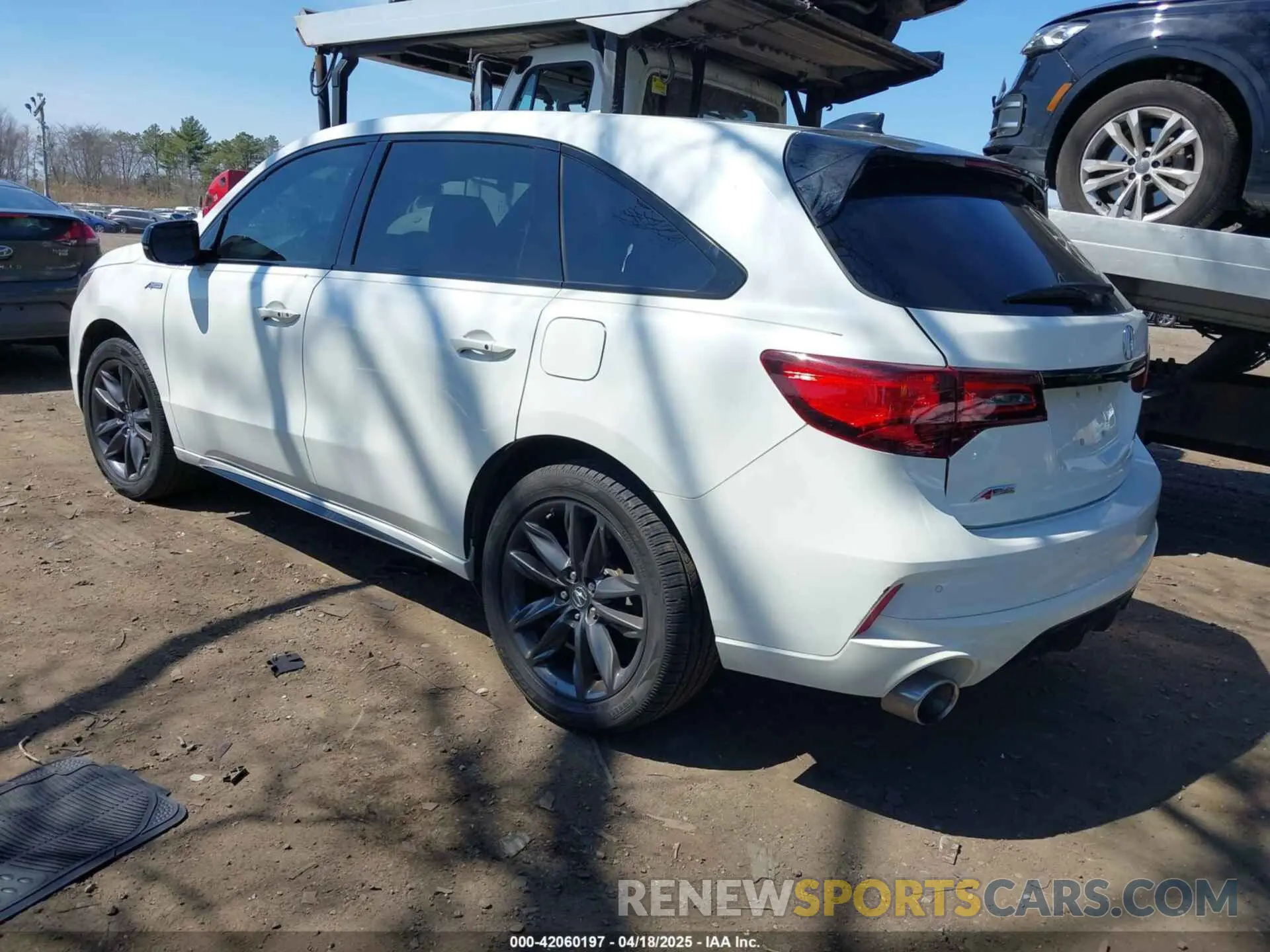 3 Photograph of a damaged car 5J8YD4H08KL009339 ACURA MDX 2019