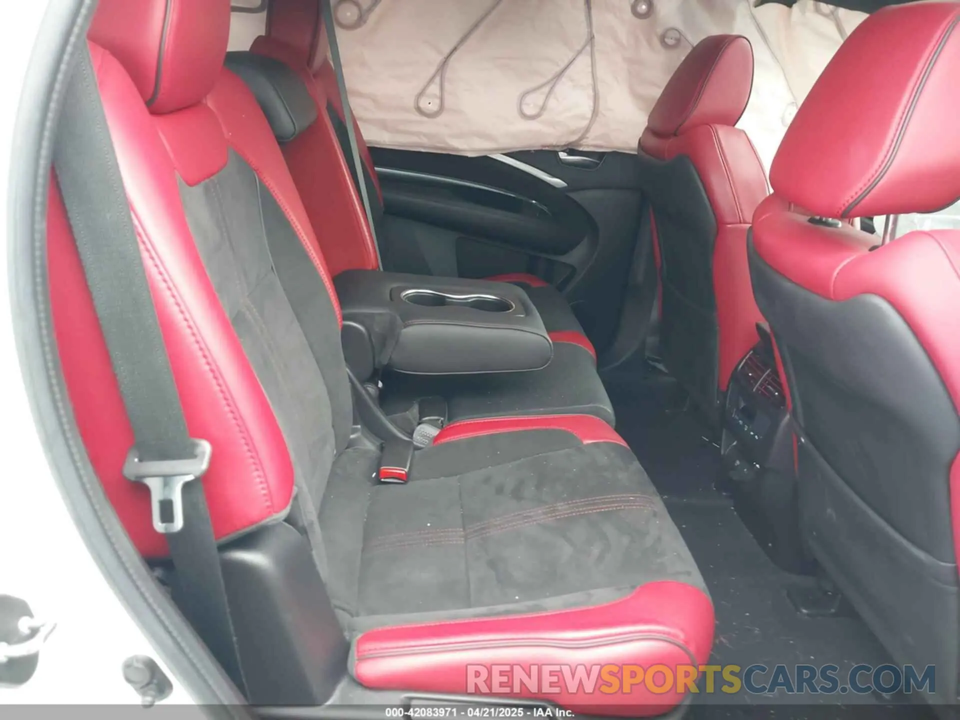 8 Photograph of a damaged car 5J8YD4H0XKL015238 ACURA MDX 2019