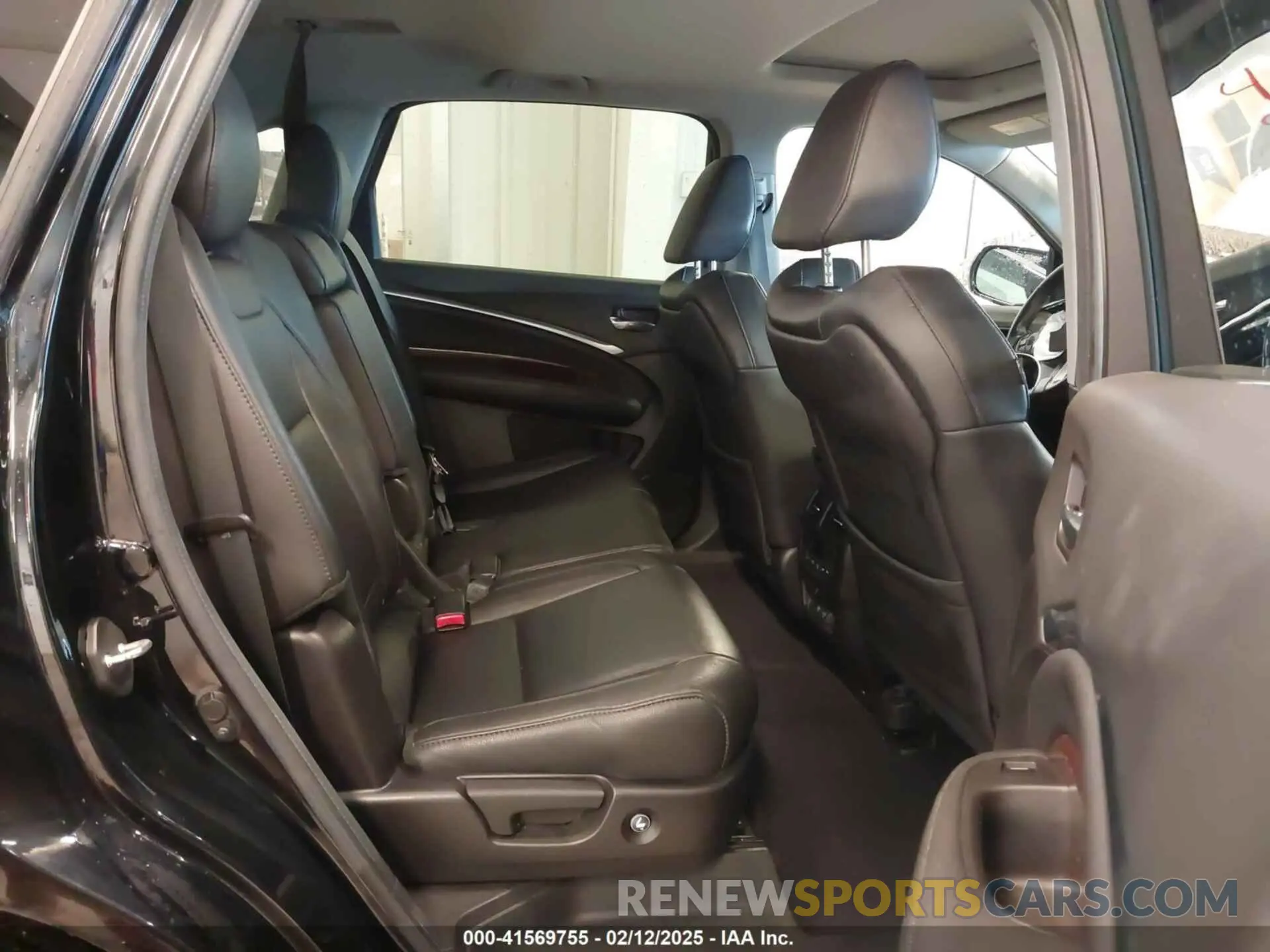 8 Photograph of a damaged car 5J8YD4H31KL027806 ACURA MDX 2019