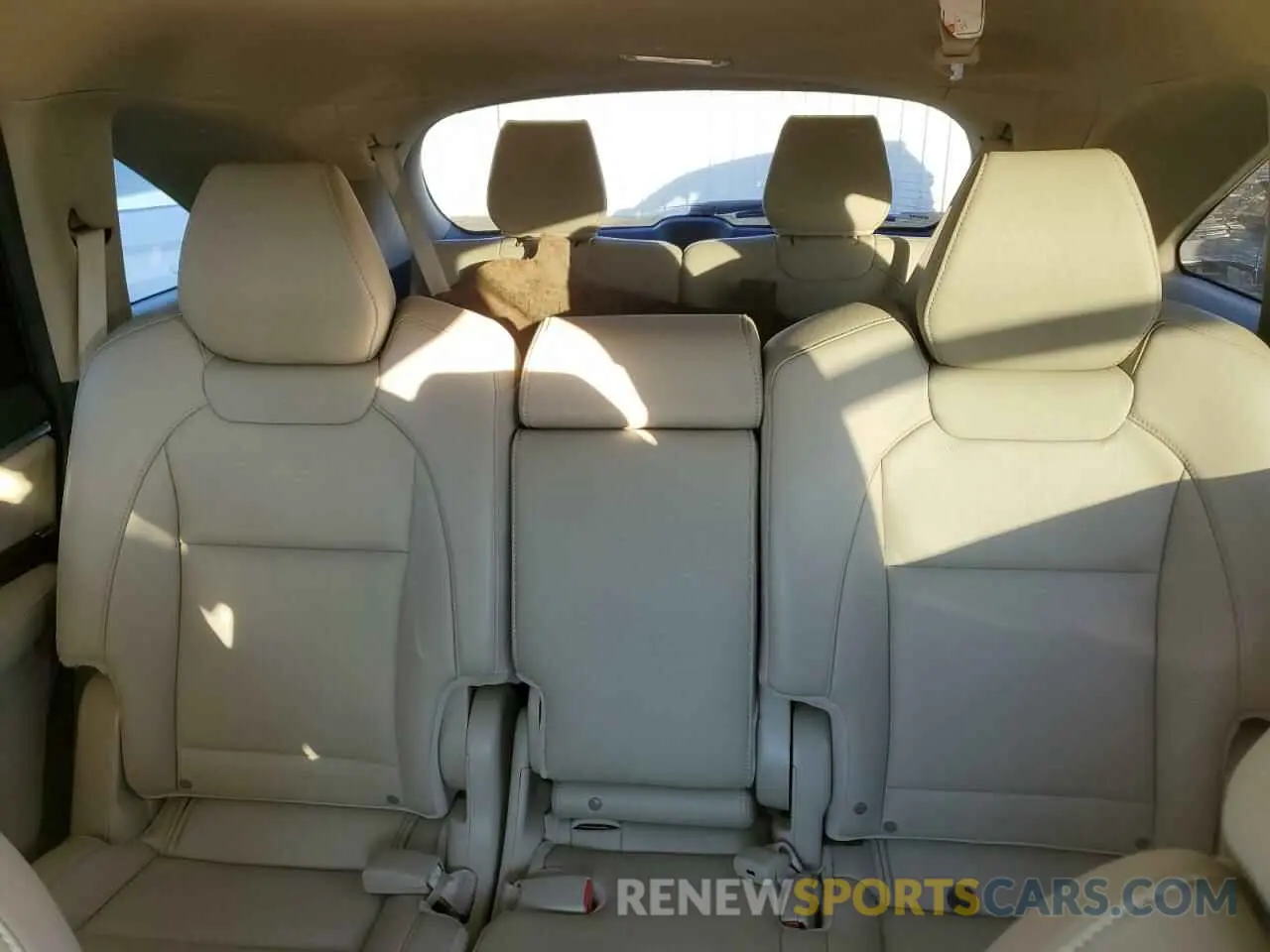 10 Photograph of a damaged car 5J8YD4H32KL021724 ACURA MDX 2019