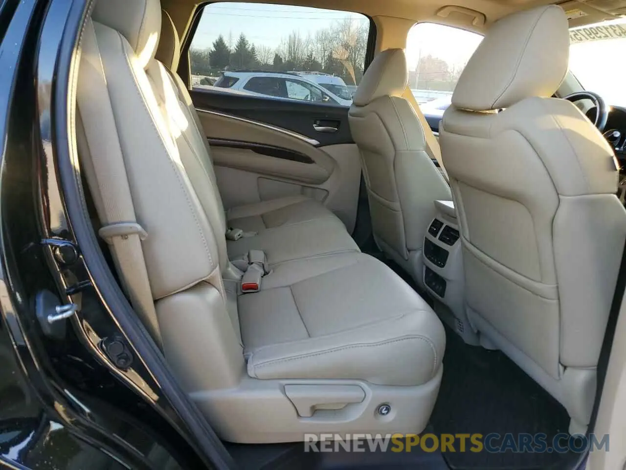 11 Photograph of a damaged car 5J8YD4H32KL021724 ACURA MDX 2019