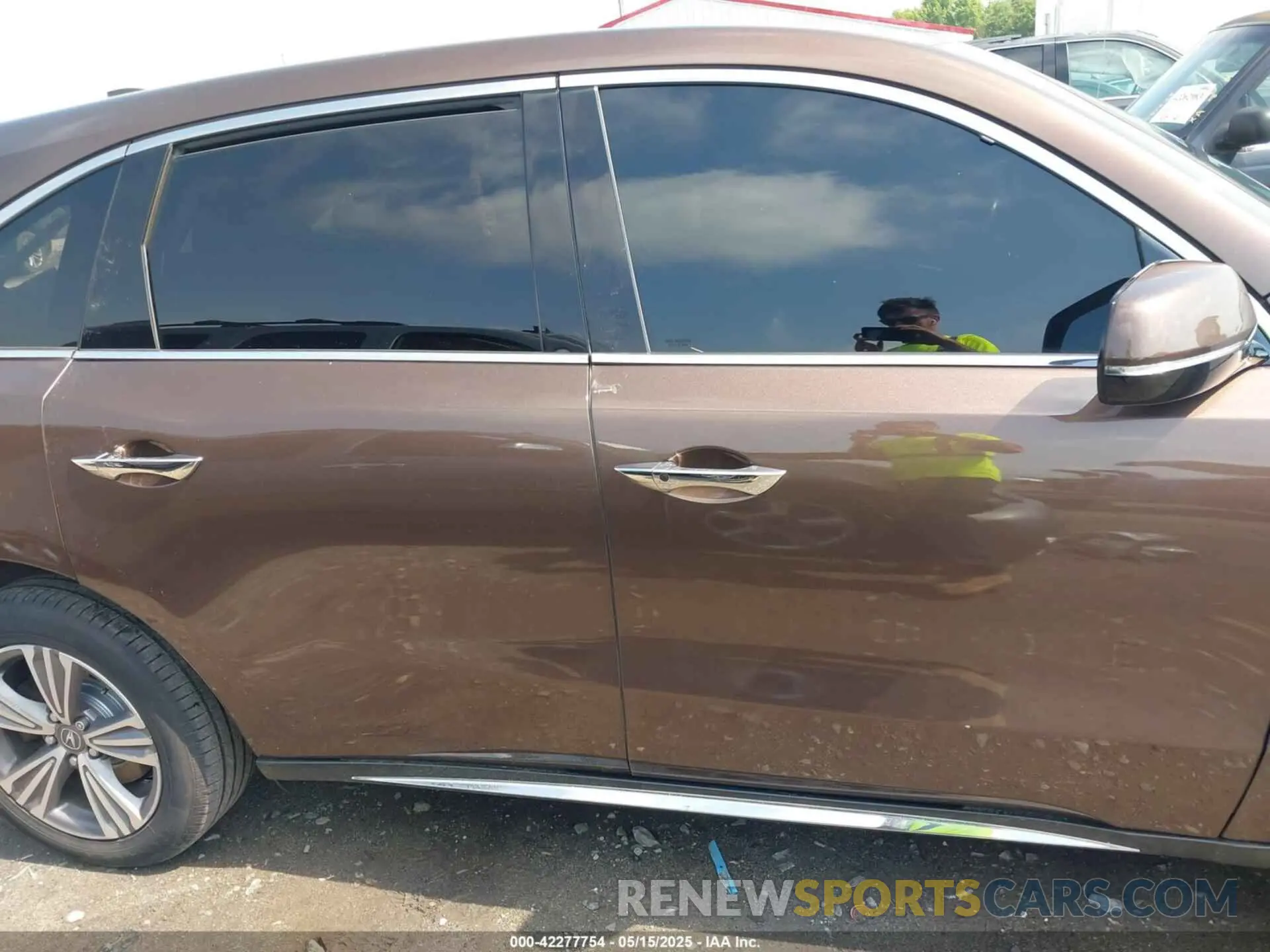 13 Photograph of a damaged car 5J8YD4H32KL028592 ACURA MDX 2019