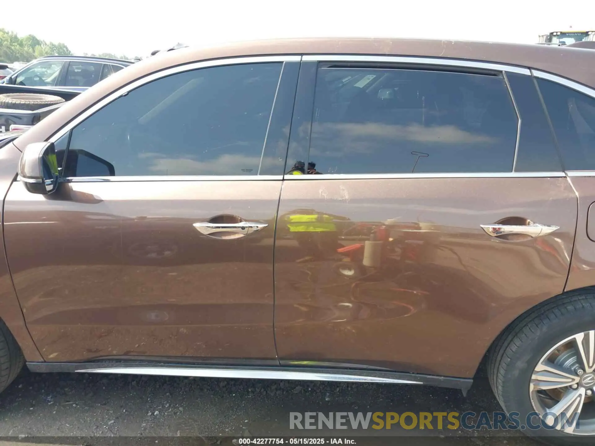 14 Photograph of a damaged car 5J8YD4H32KL028592 ACURA MDX 2019
