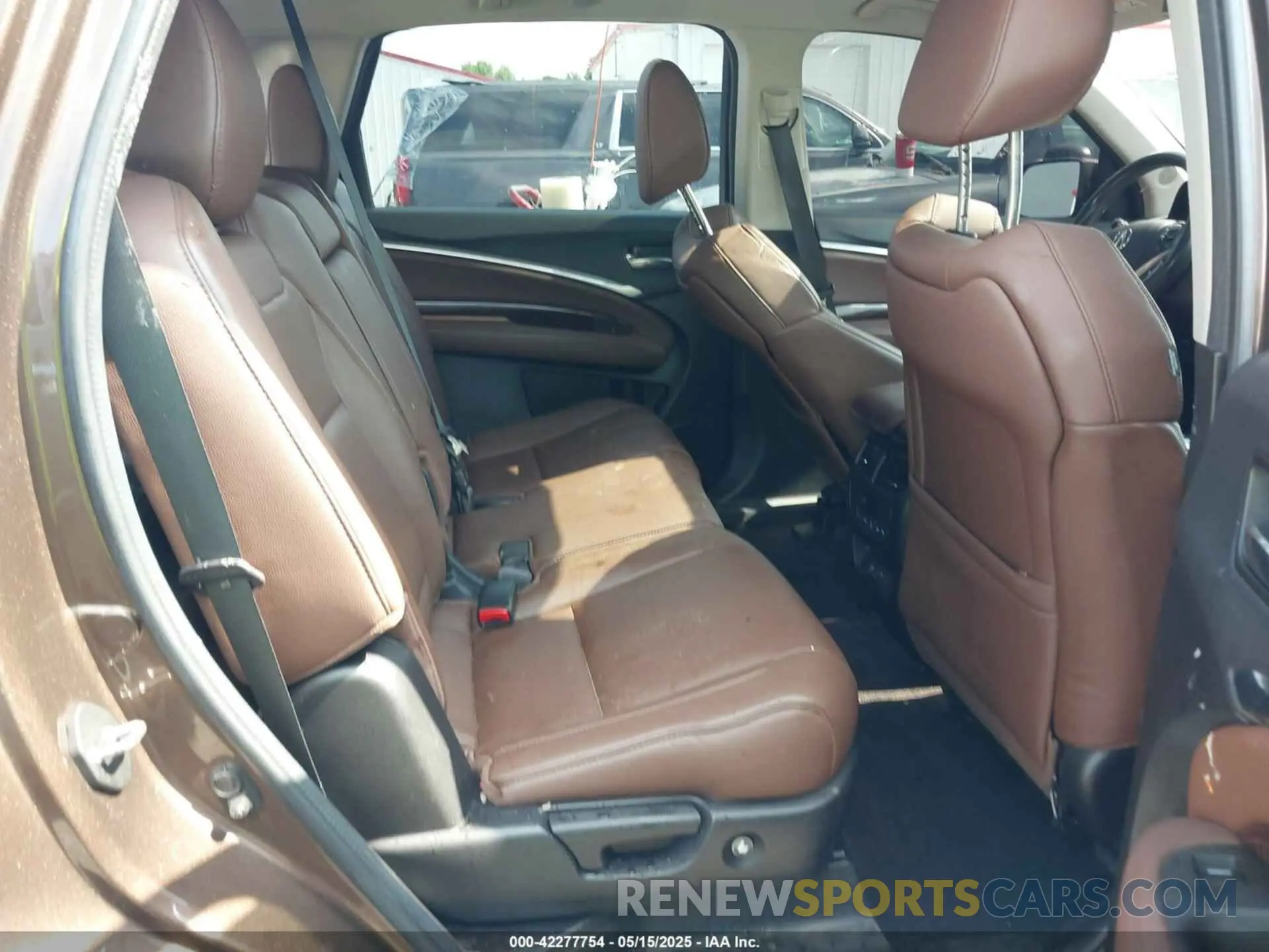 8 Photograph of a damaged car 5J8YD4H32KL028592 ACURA MDX 2019