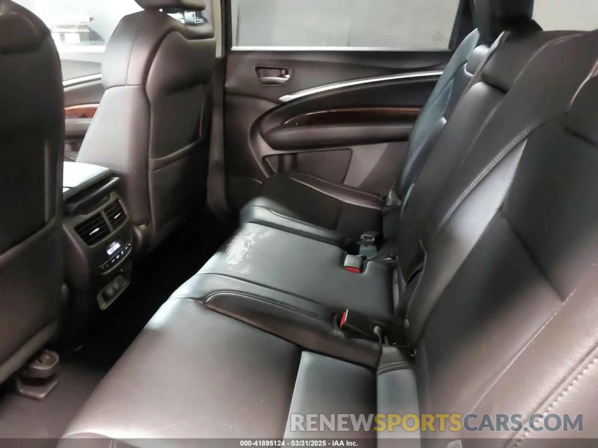 8 Photograph of a damaged car 5J8YD4H39KL031747 ACURA MDX 2019