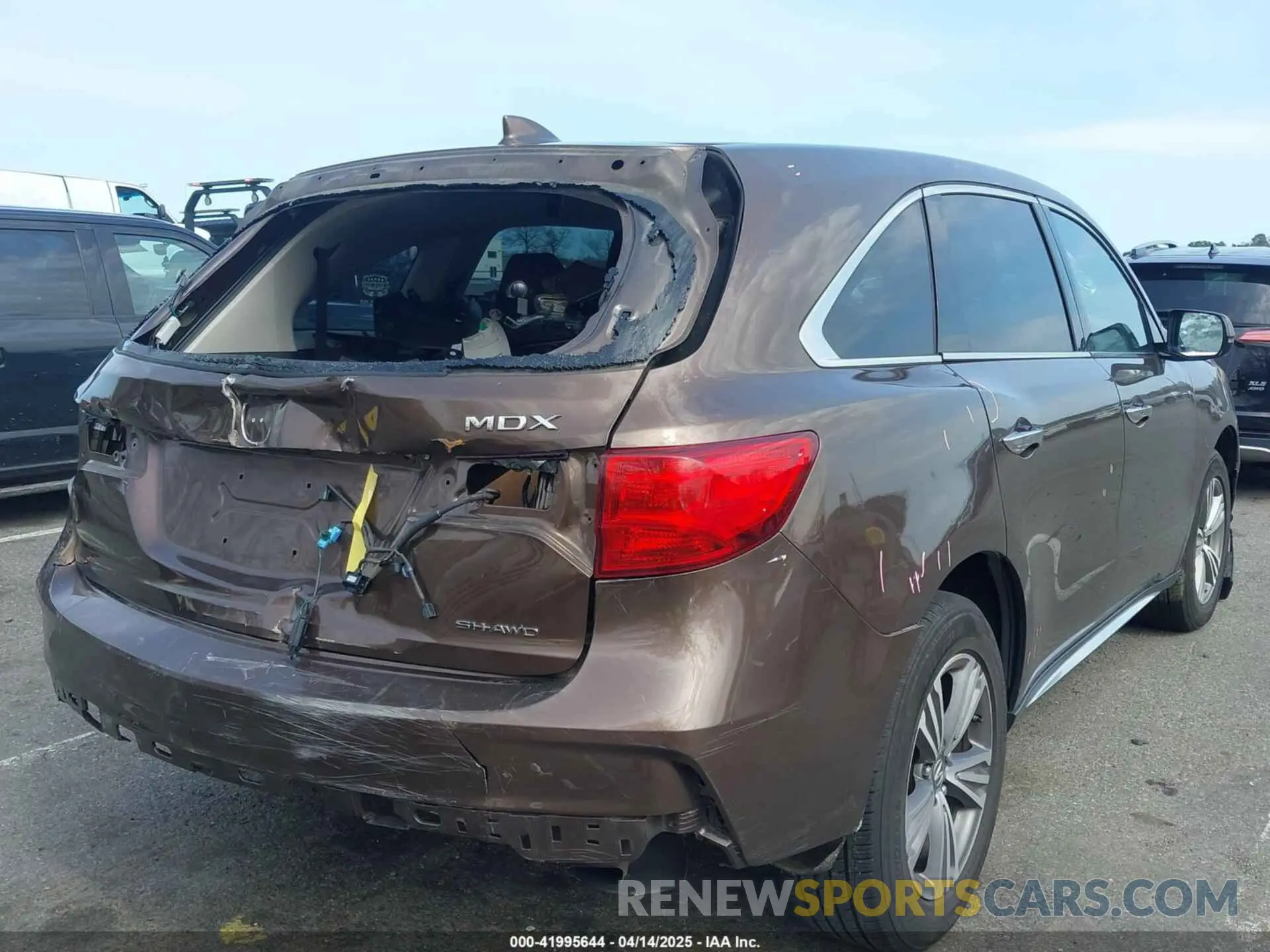 4 Photograph of a damaged car 5J8YD4H3XKL023804 ACURA MDX 2019