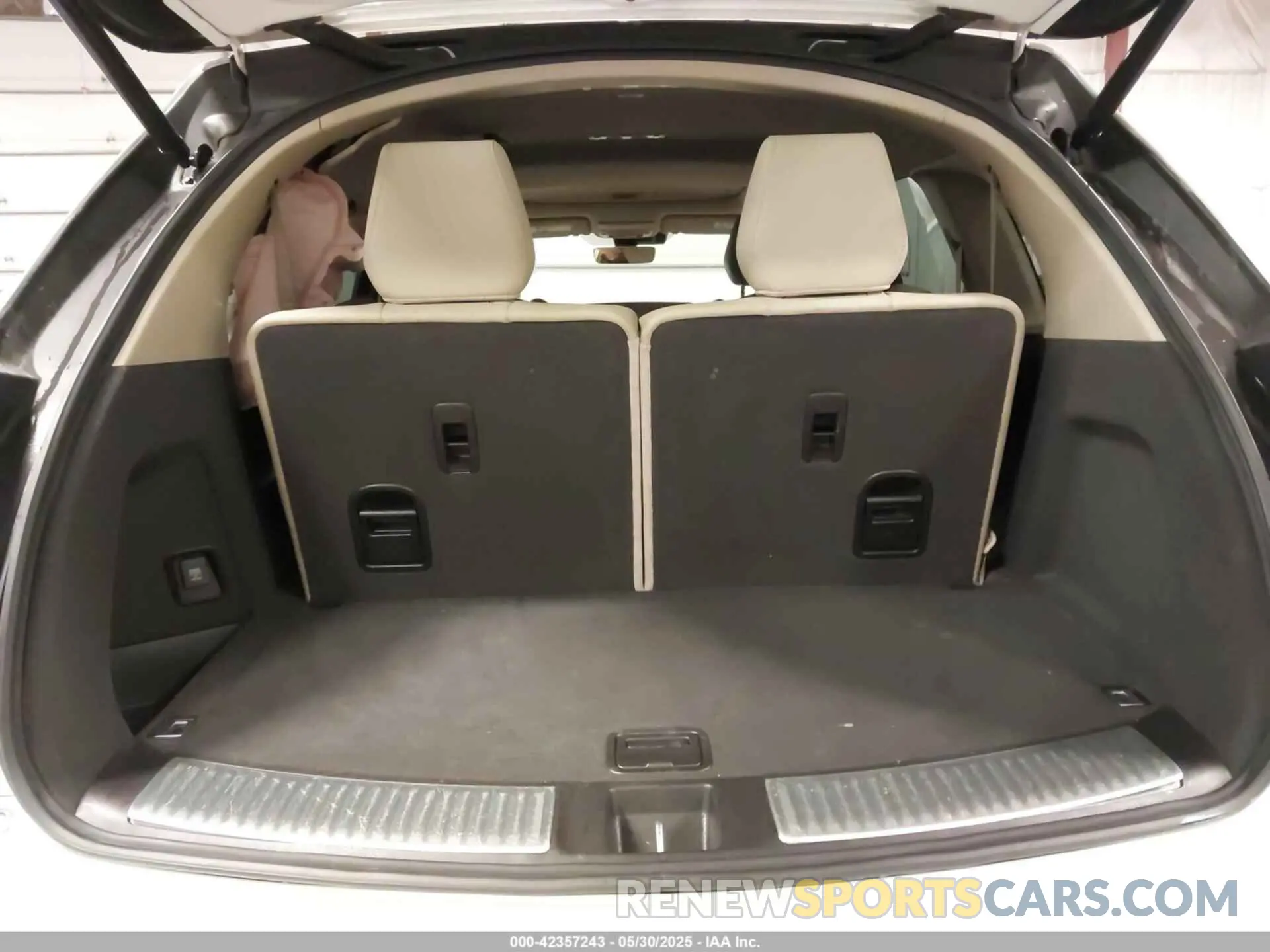 18 Photograph of a damaged car 5J8YD4H3XKL027934 ACURA MDX 2019