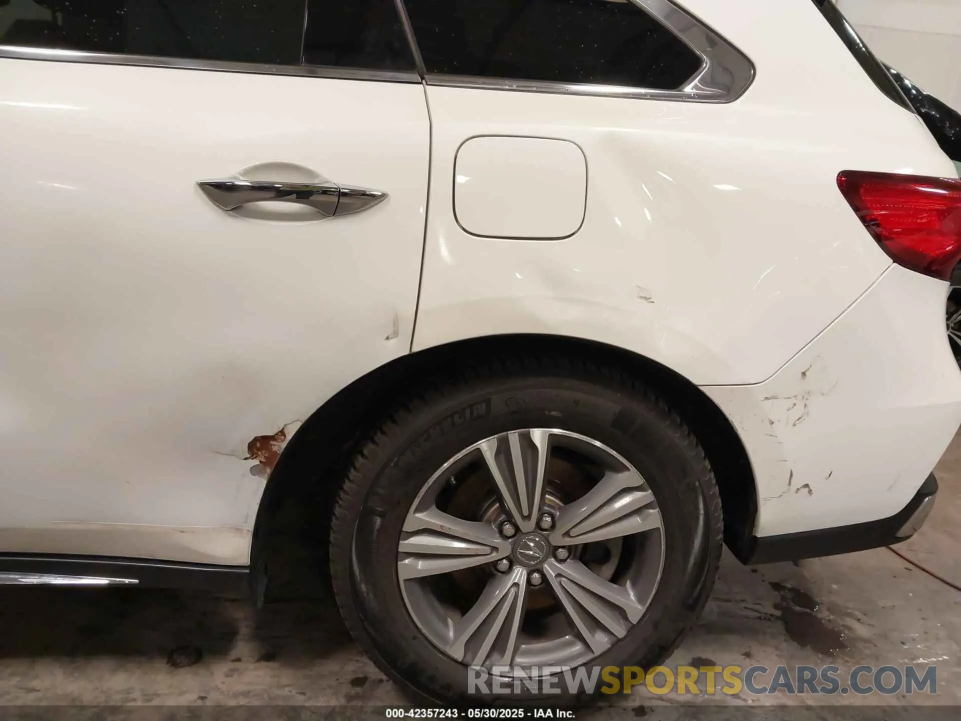 6 Photograph of a damaged car 5J8YD4H3XKL027934 ACURA MDX 2019