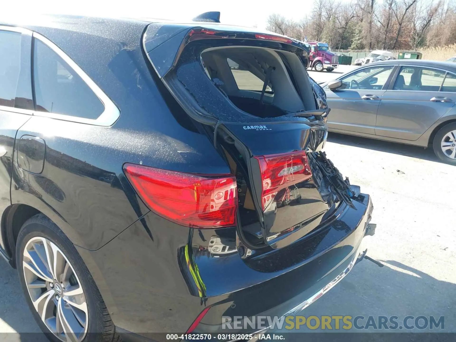 17 Photograph of a damaged car 5J8YD4H54KL022942 ACURA MDX 2019