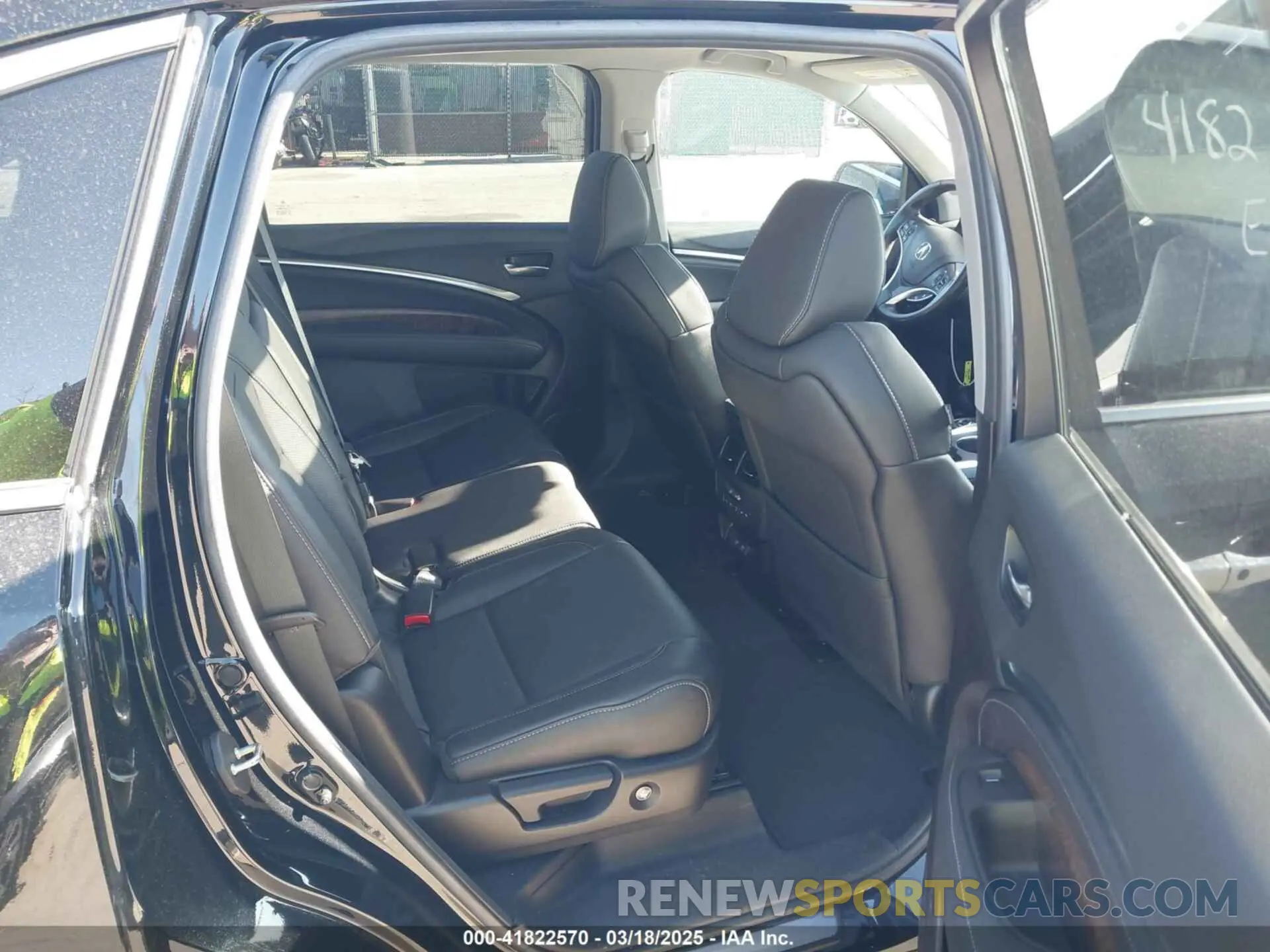 8 Photograph of a damaged car 5J8YD4H54KL022942 ACURA MDX 2019