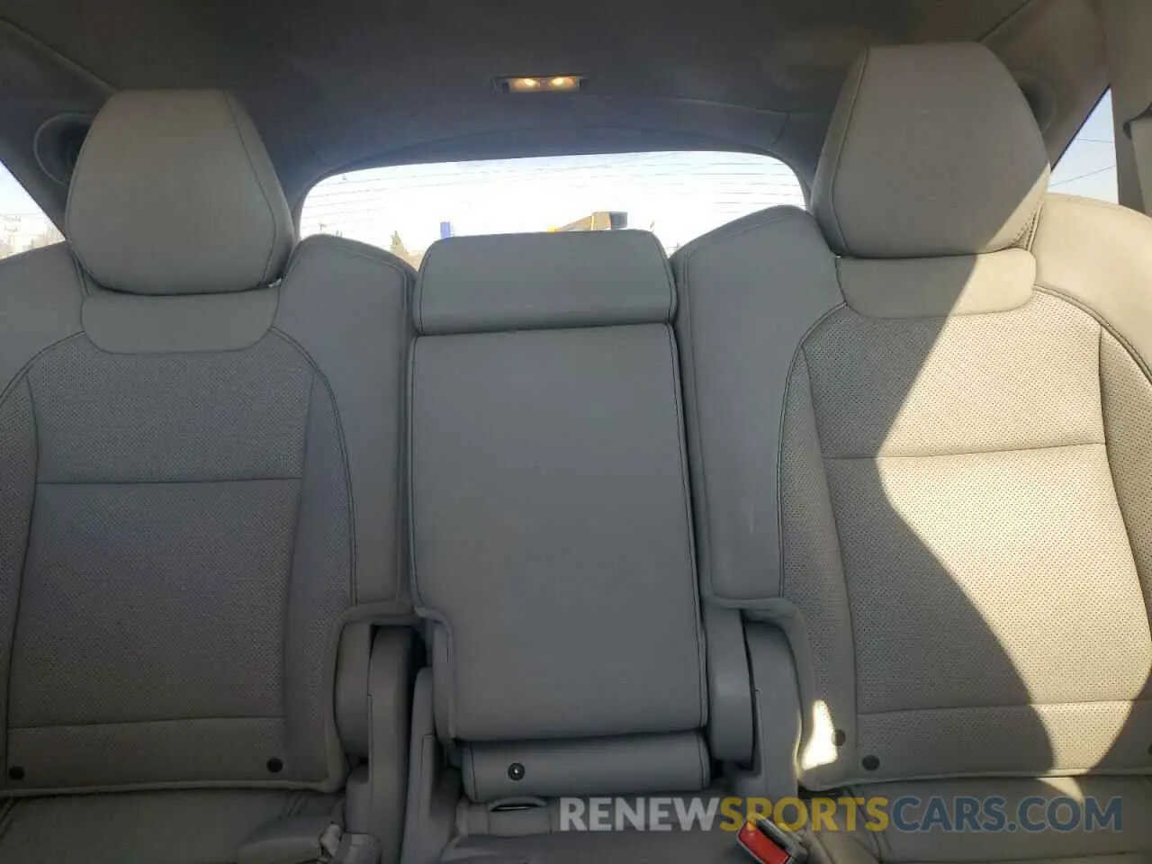 10 Photograph of a damaged car 5J8YD4H54KL033987 ACURA MDX 2019