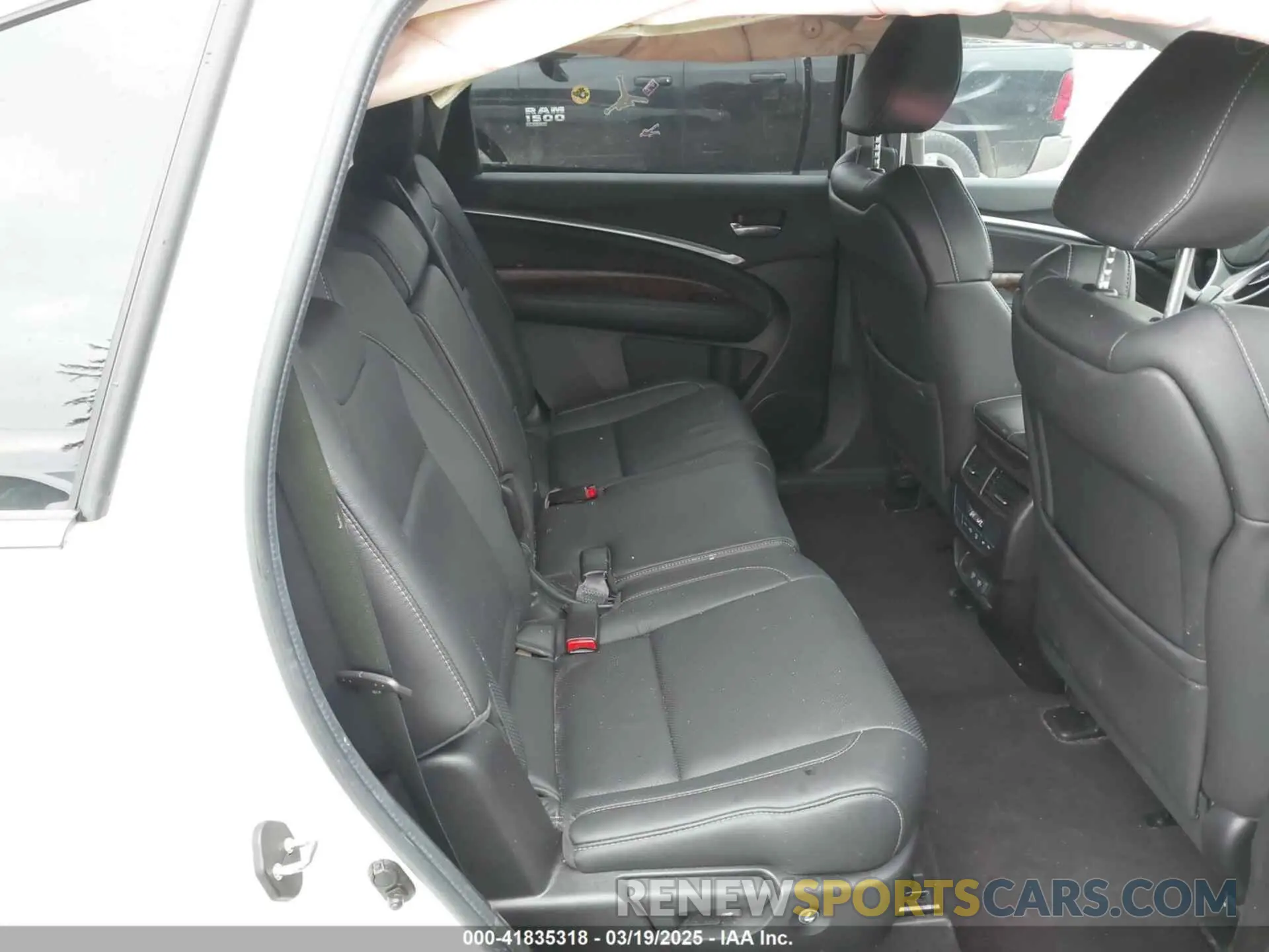 8 Photograph of a damaged car 5J8YD4H55KL016745 ACURA MDX 2019