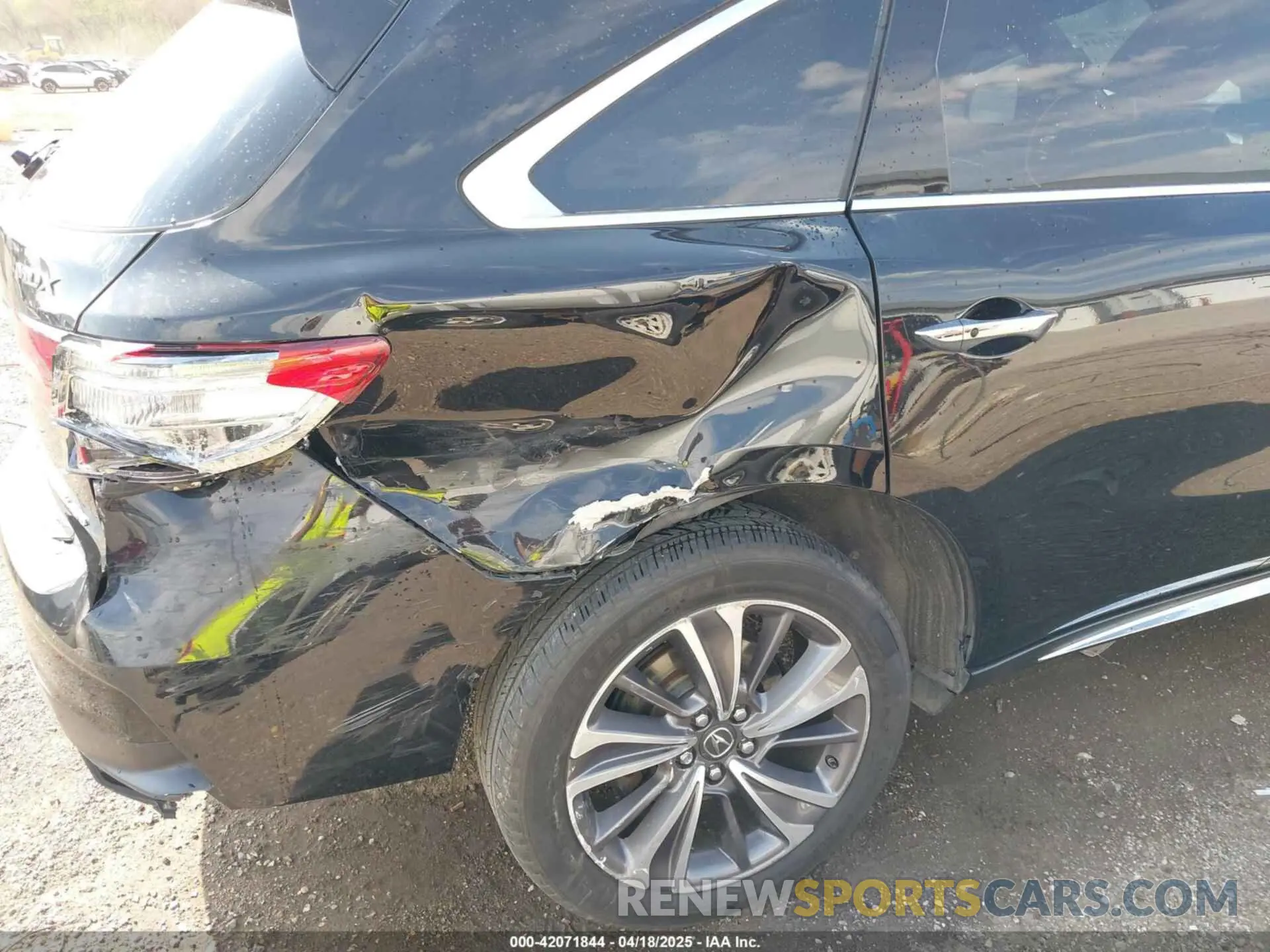 6 Photograph of a damaged car 5J8YD4H55KL028765 ACURA MDX 2019