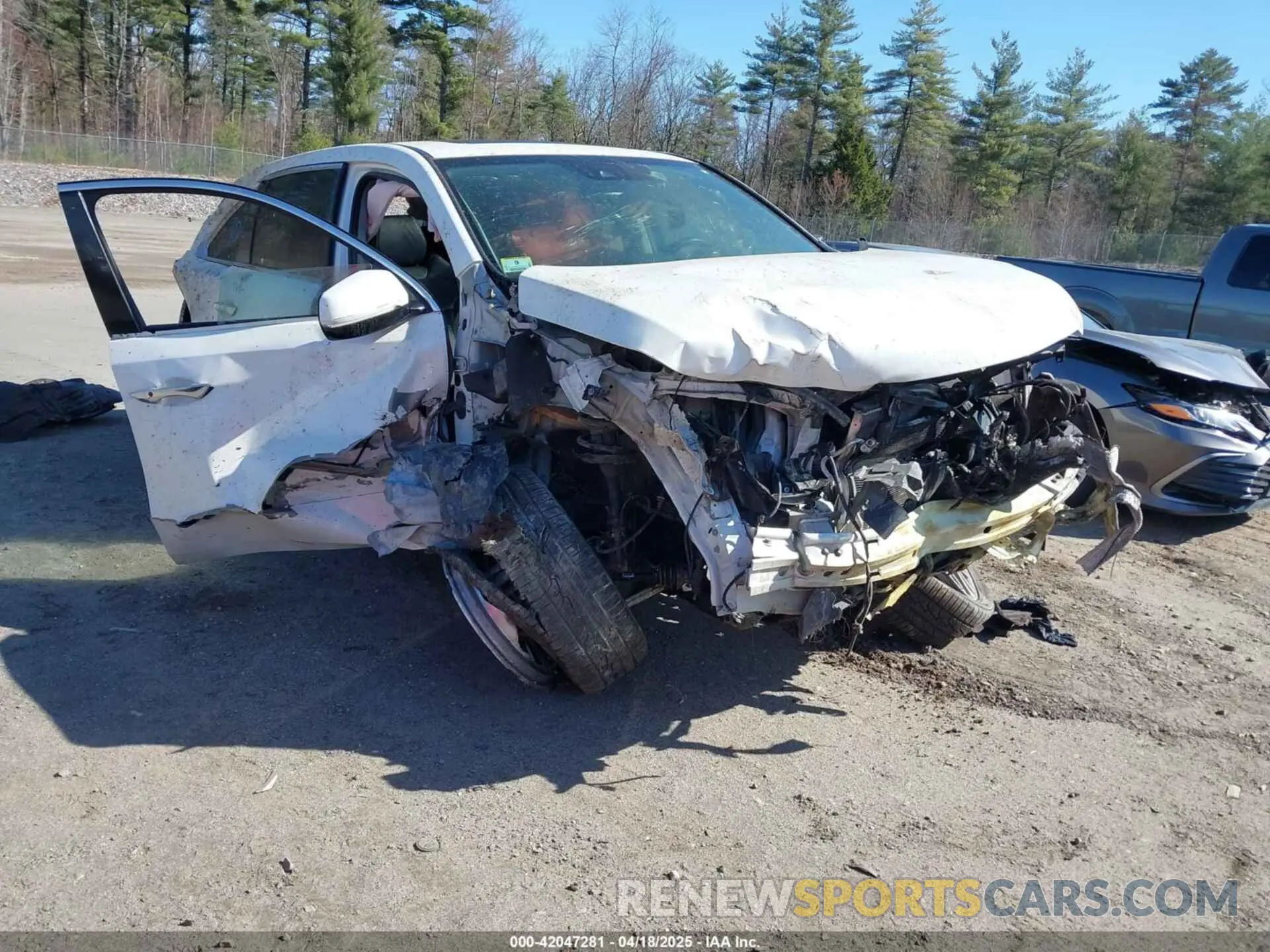 1 Photograph of a damaged car 5J8YD4H58KL020708 ACURA MDX 2019