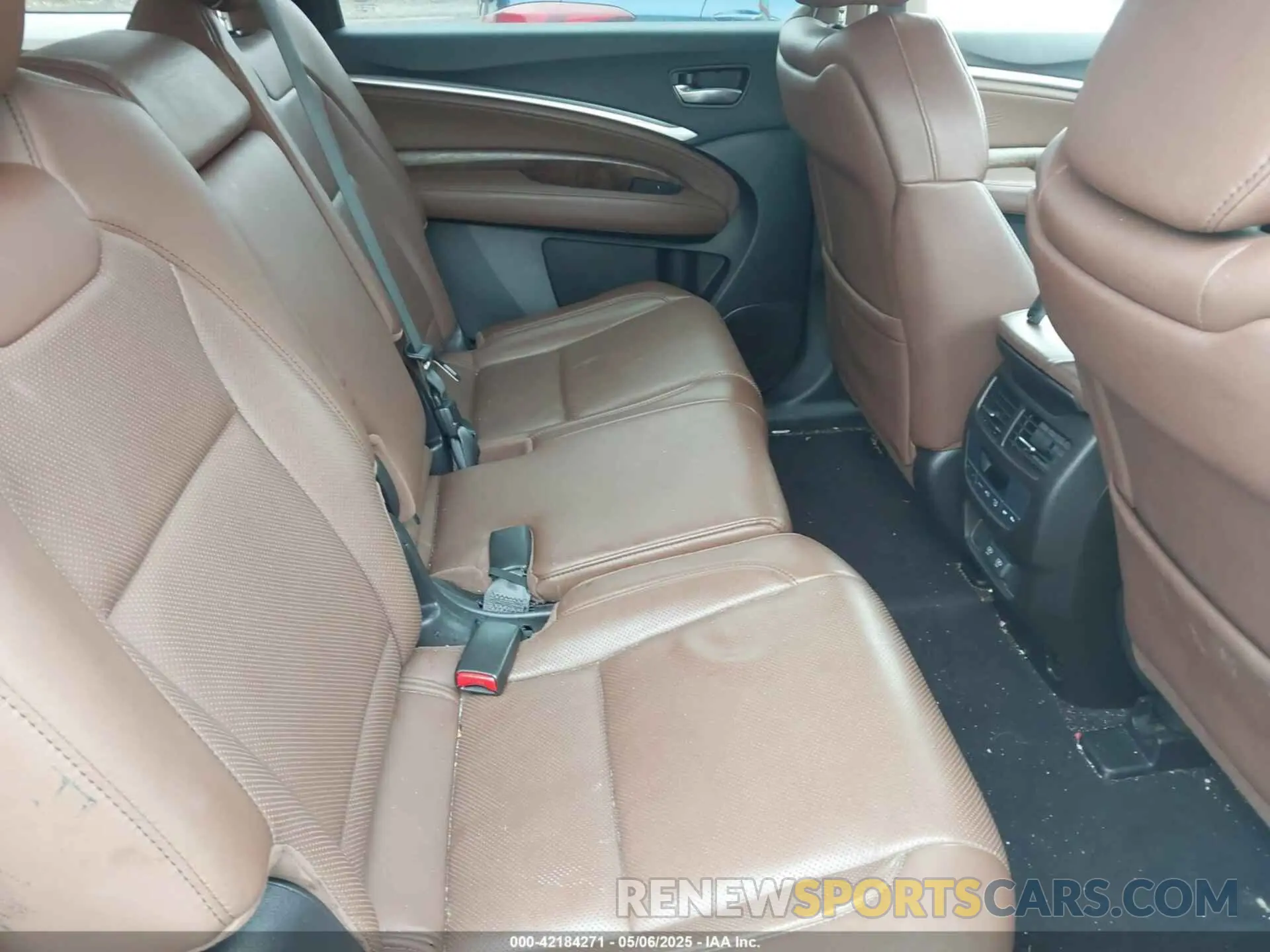 8 Photograph of a damaged car 5J8YD4H5XKL020502 ACURA MDX 2019