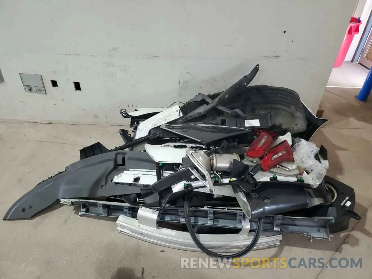 13 Photograph of a damaged car 5J8YD4H81KL003761 ACURA MDX 2019